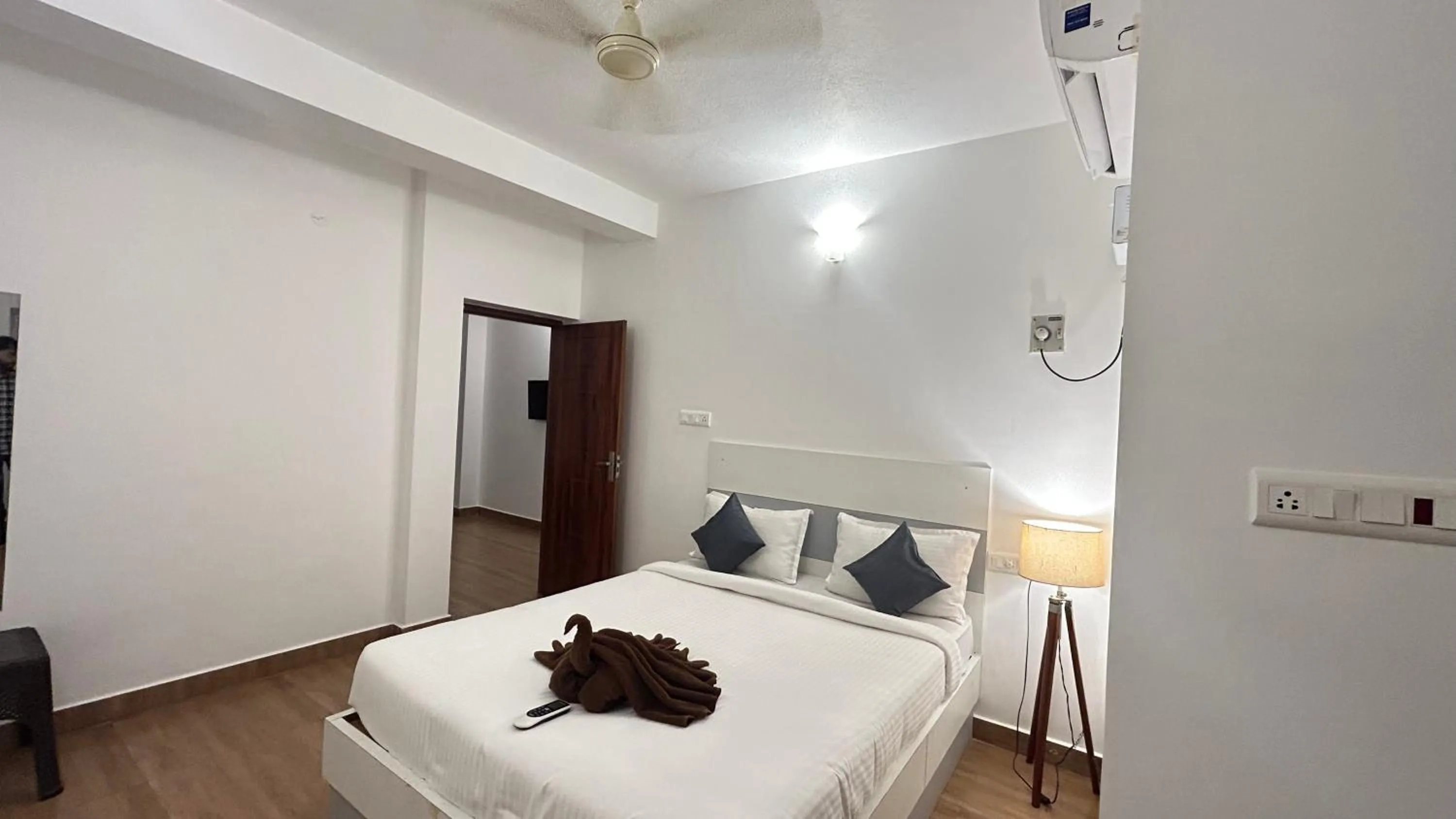 Bedroom, Bed in The Base Inn