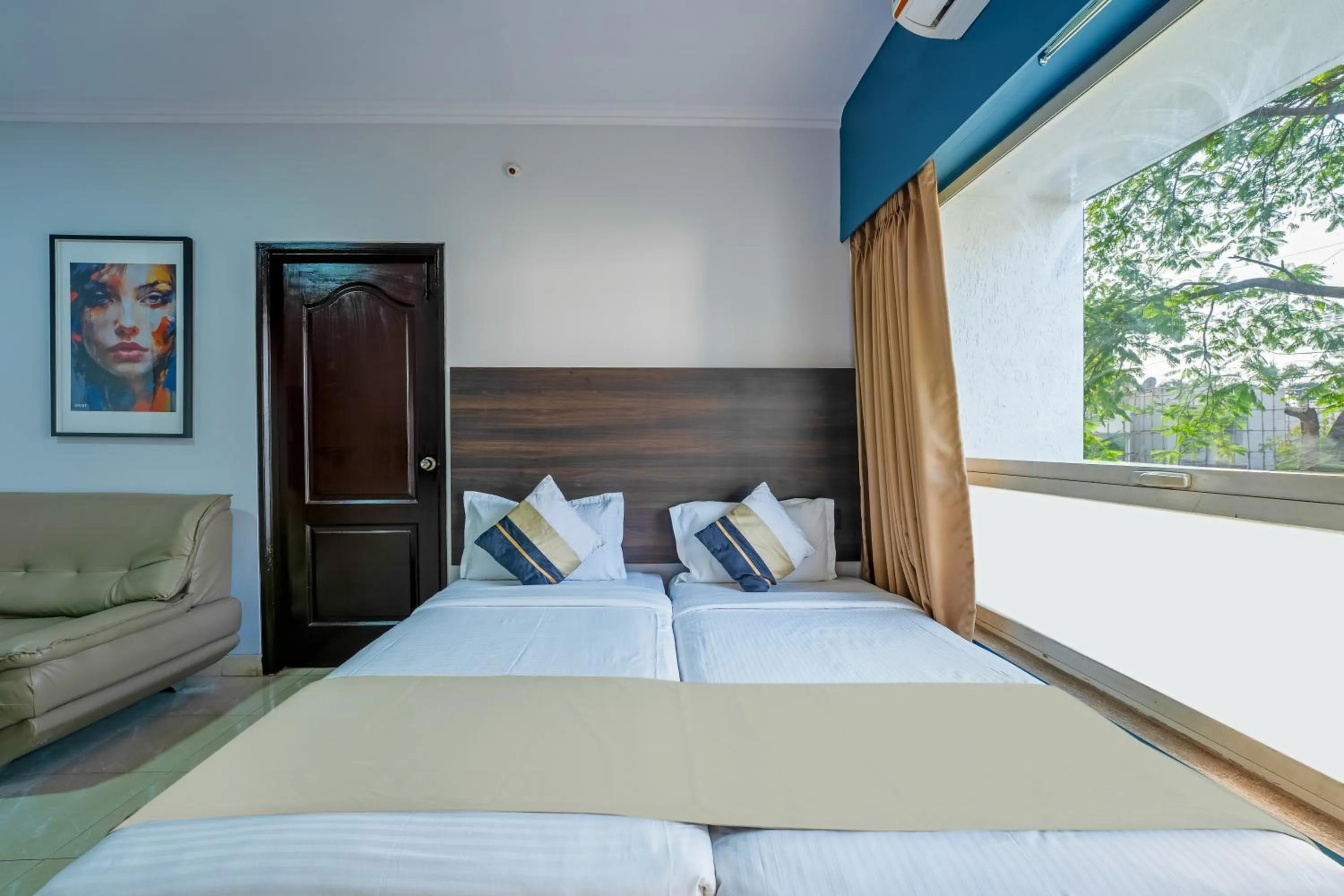 Bed in asar Landmark Suites Mumbai International Airport by Orion Hotels