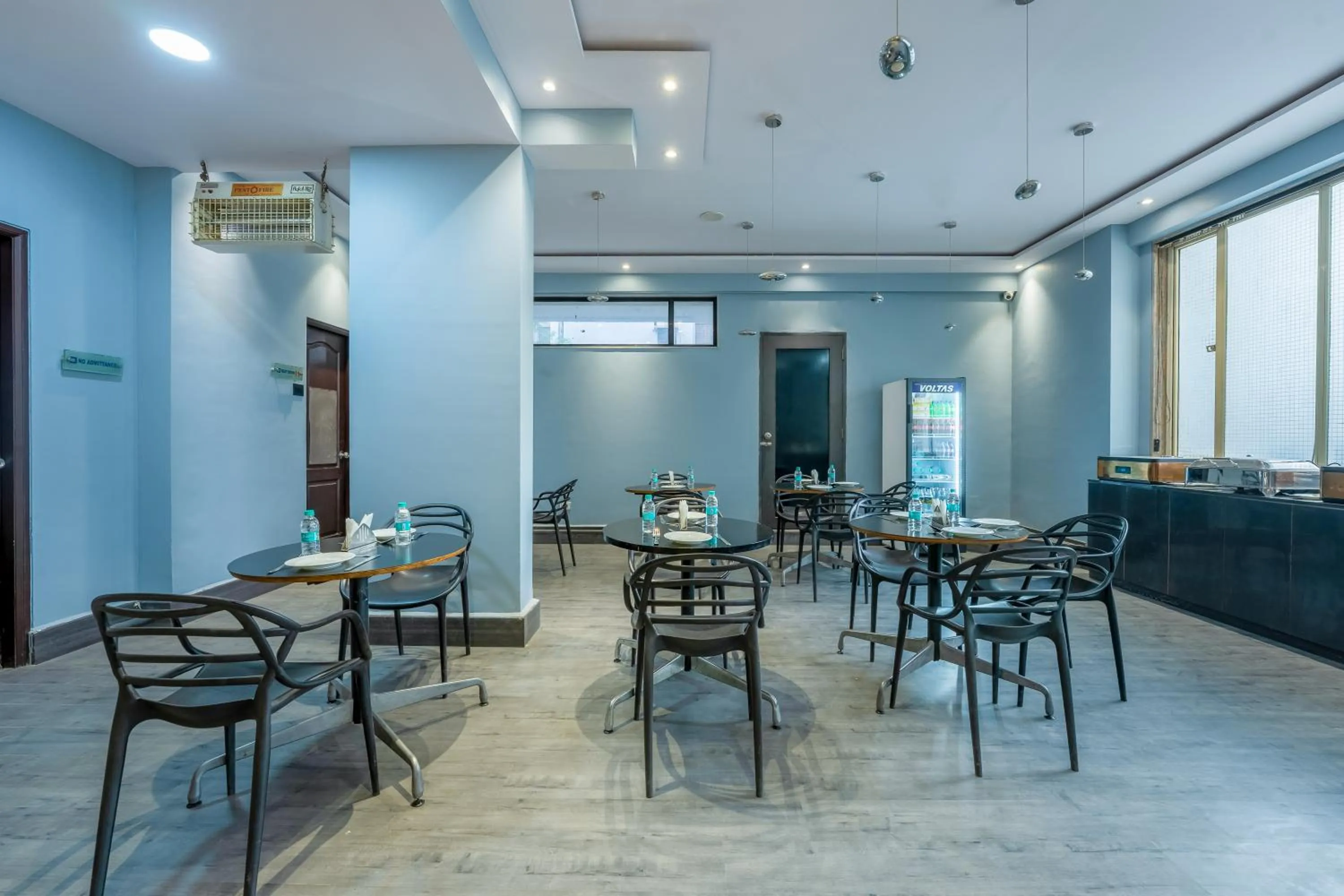 Restaurant/places to eat in asar Landmark Suites Mumbai International Airport by Orion Hotels