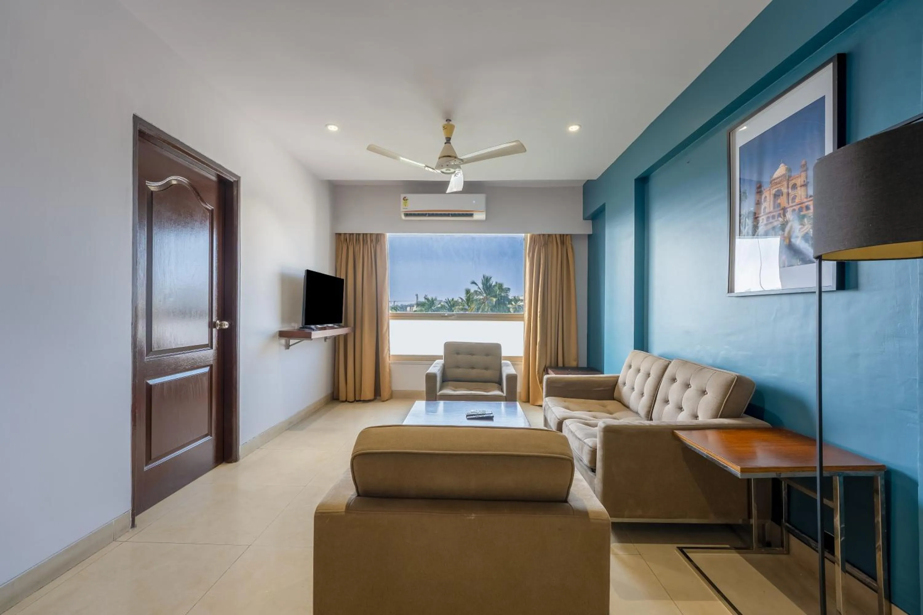 On-site shops in asar Landmark Suites Mumbai International Airport by Orion Hotels