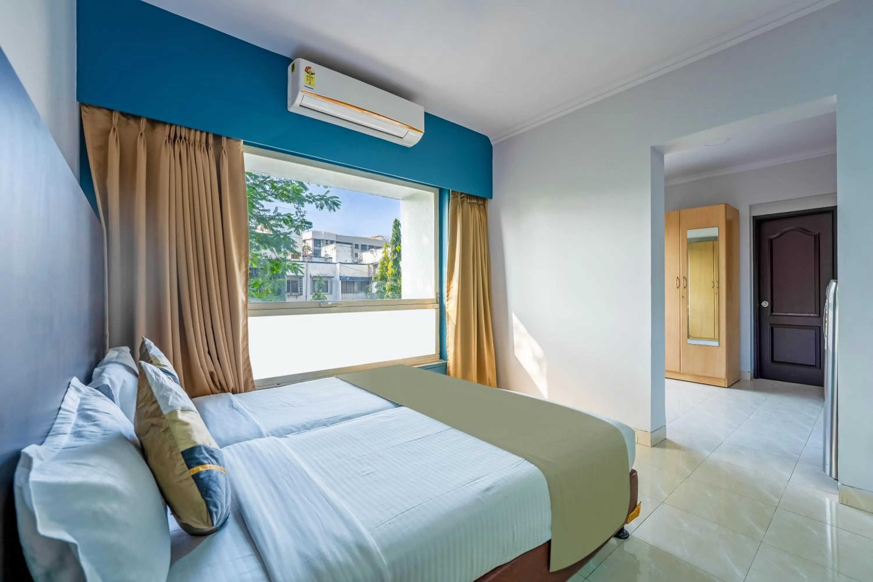 Bedroom, Bed in asar Landmark Suites Mumbai International Airport by Orion Hotels