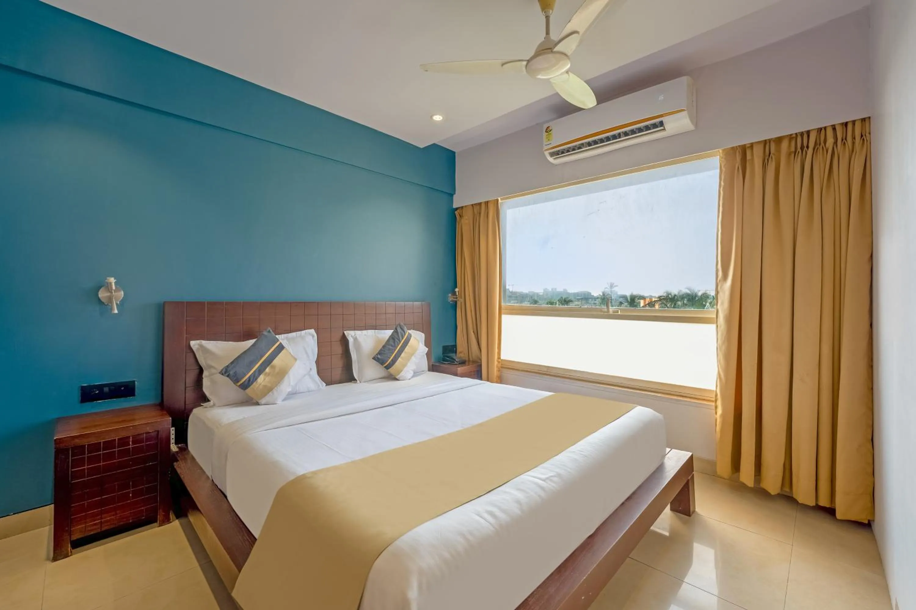 Bed in asar Landmark Suites Mumbai International Airport by Orion Hotels