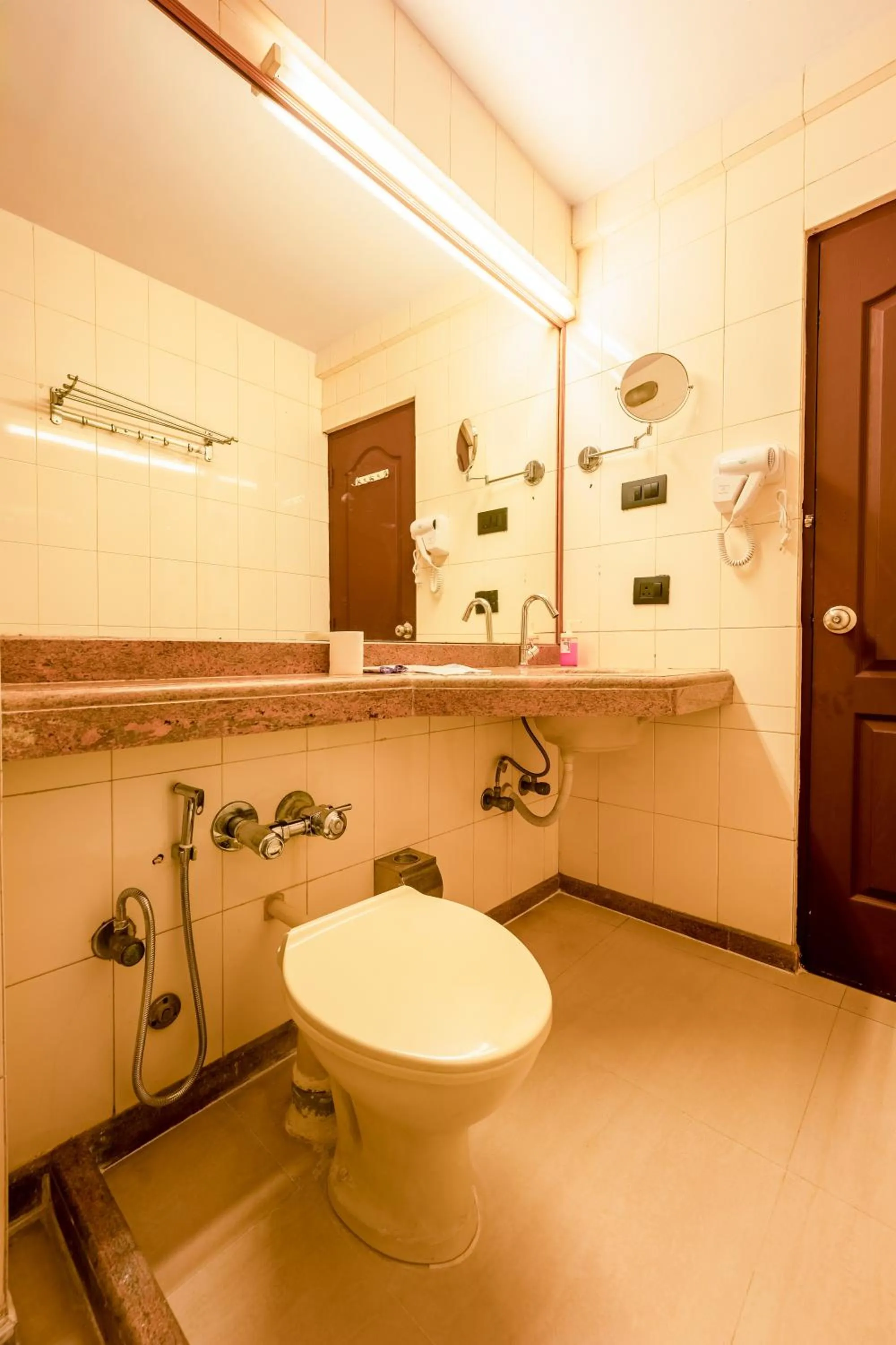 Bathroom in asar Landmark Suites Mumbai International Airport by Orion Hotels