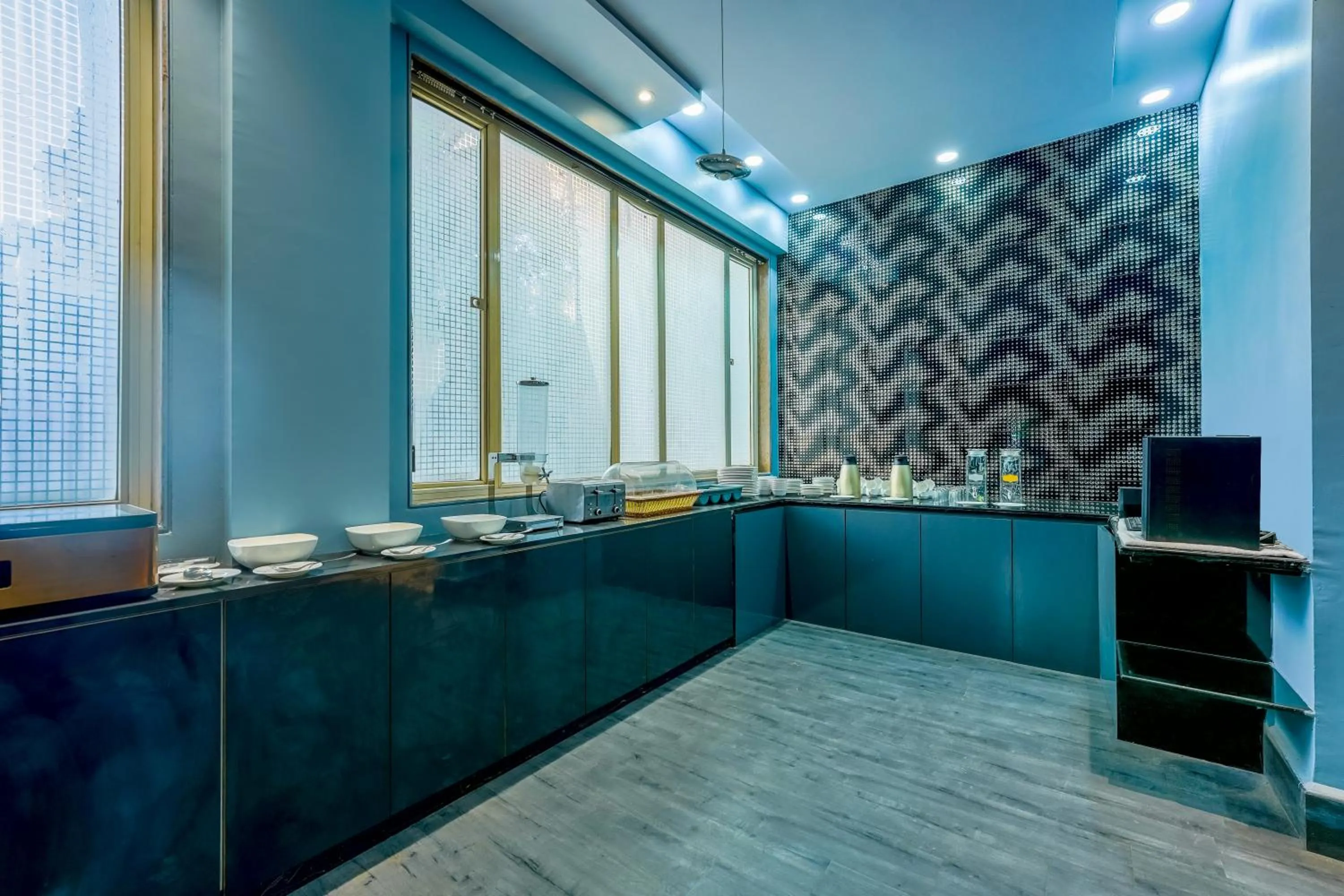 Restaurant/places to eat in asar Landmark Suites Mumbai International Airport by Orion Hotels