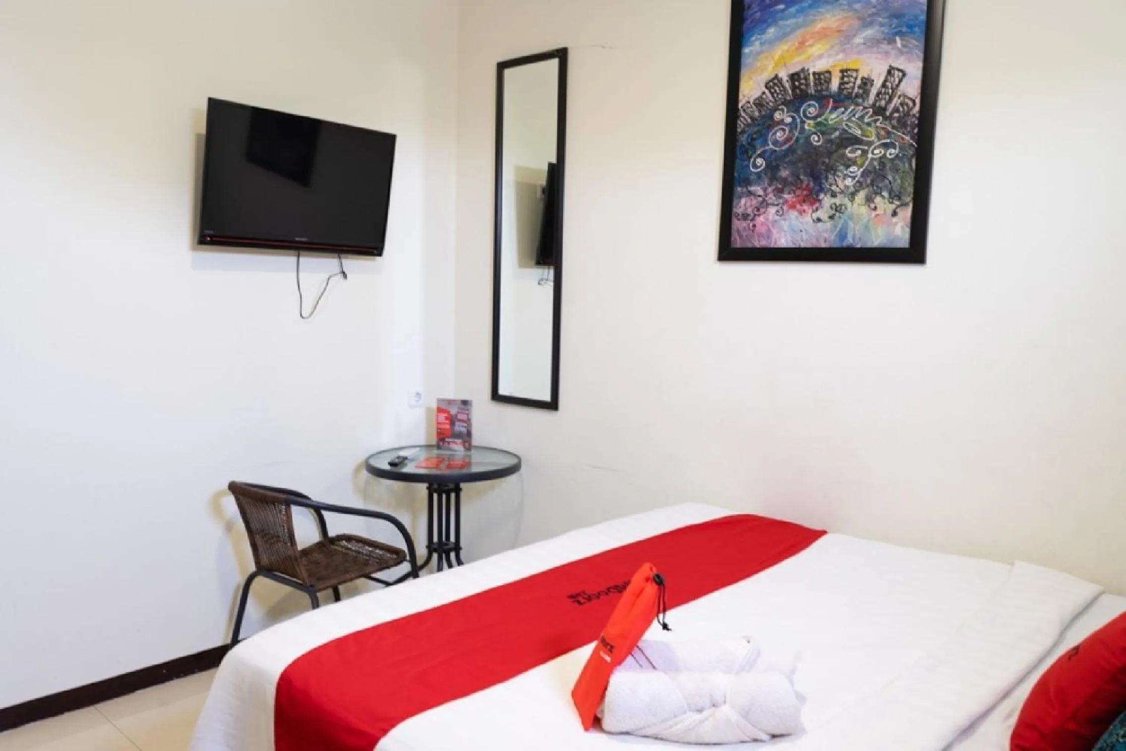 Bedroom, Bed in RedDoorz near Setrasari Mall 4