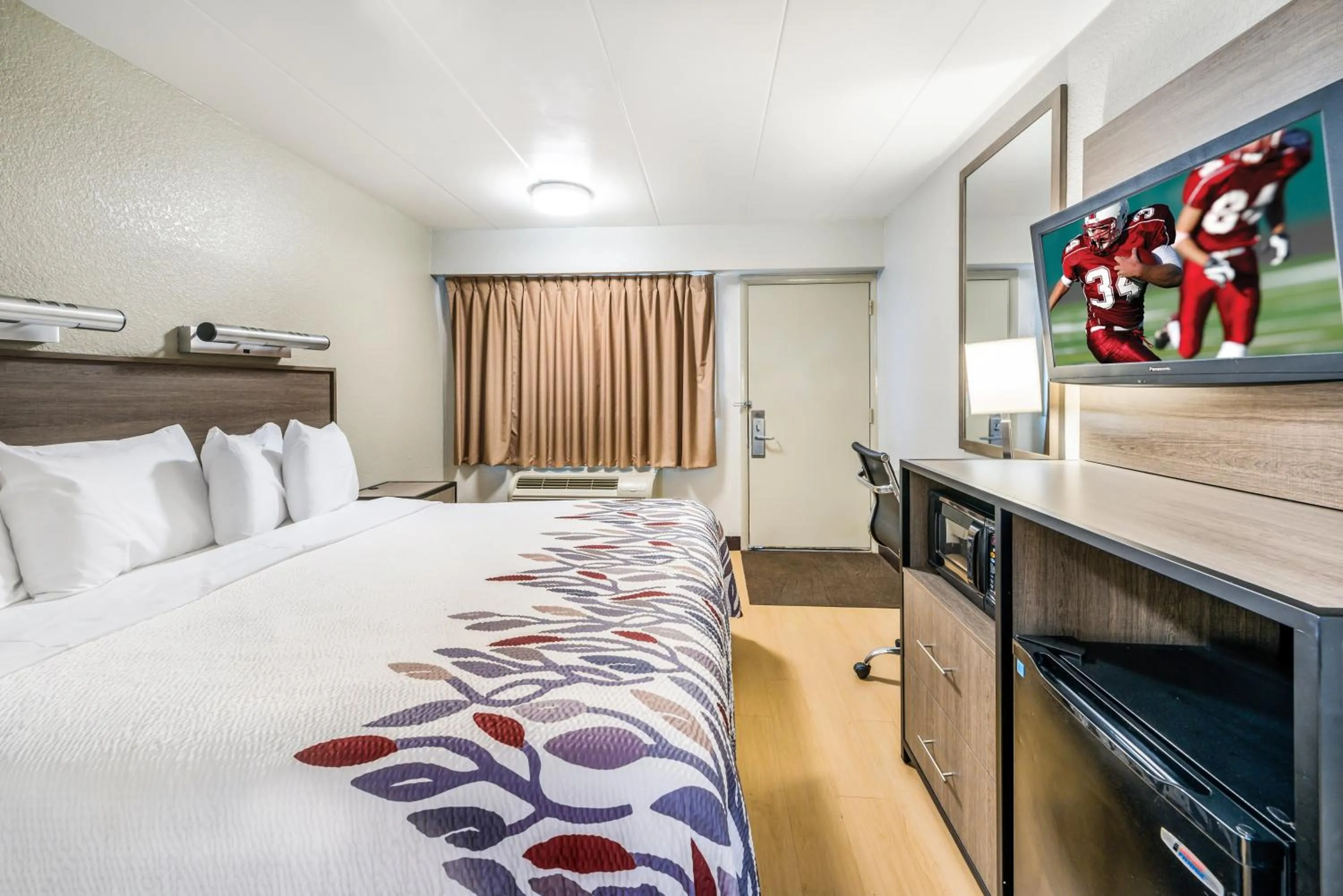 Photo of the whole room in Red Roof Inn Dayton South - Miamisburg