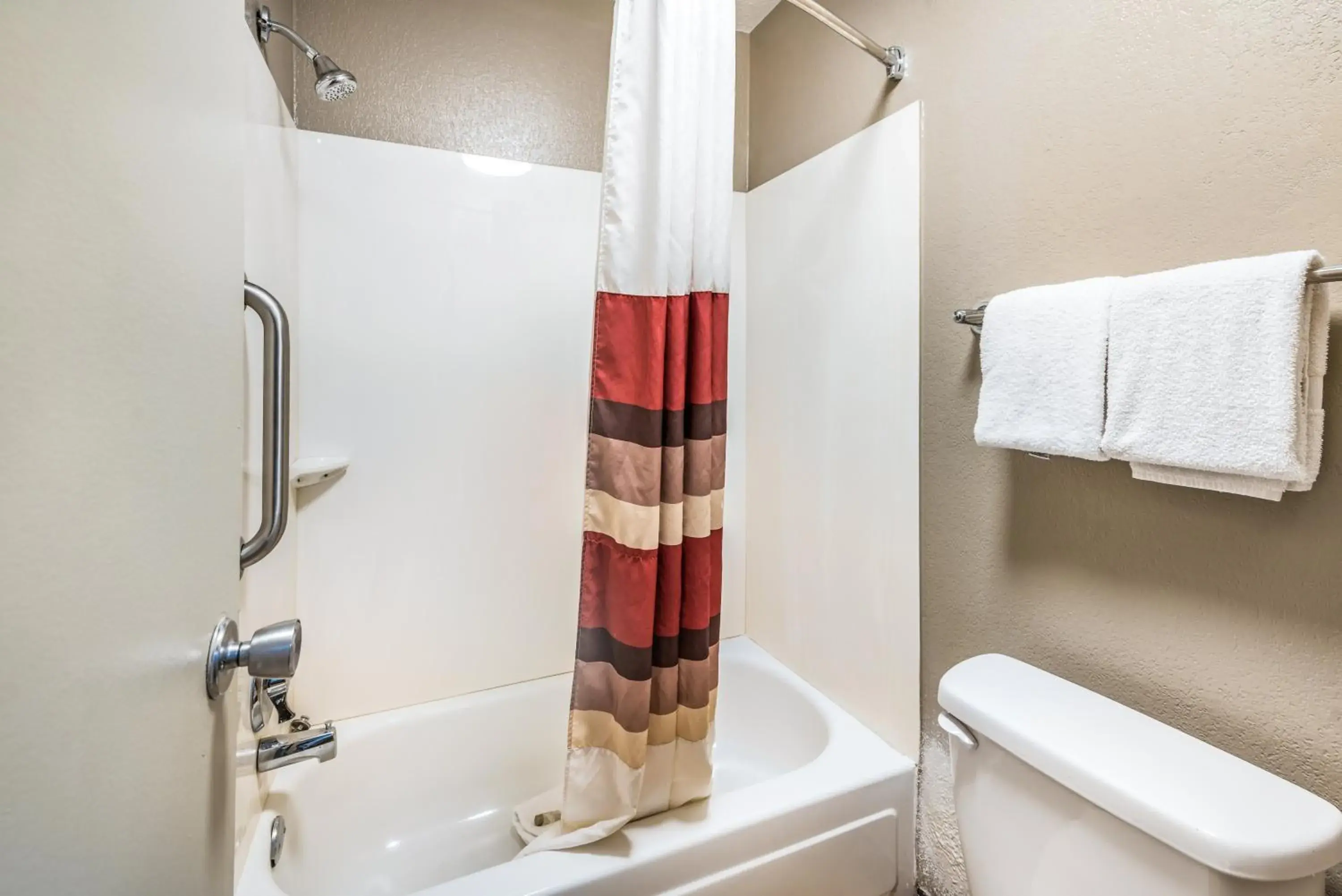 Superior King Room Smoke Free in Red Roof Inn Dayton South - Miamisburg Superior King Room Smoke Free in Red Roof Inn Dayton South - Miamisburg