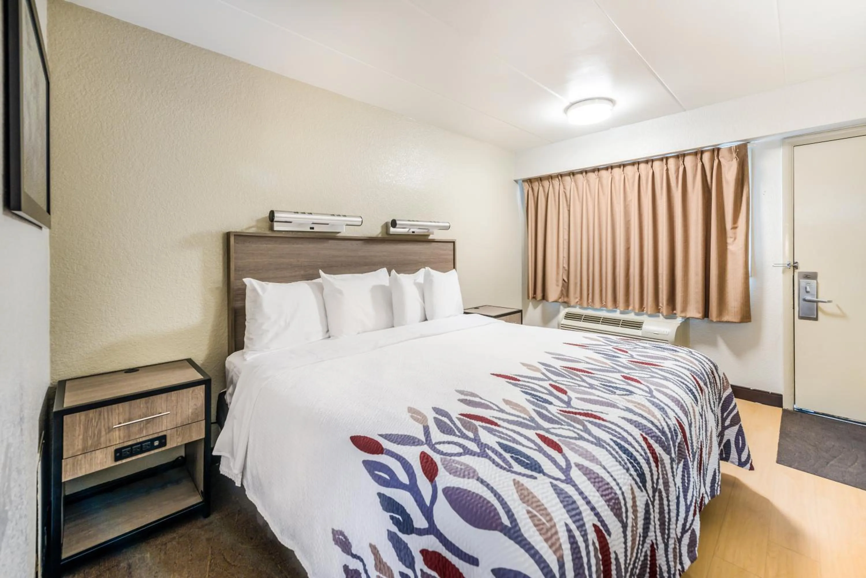 Photo of the whole room in Red Roof Inn Dayton South - Miamisburg