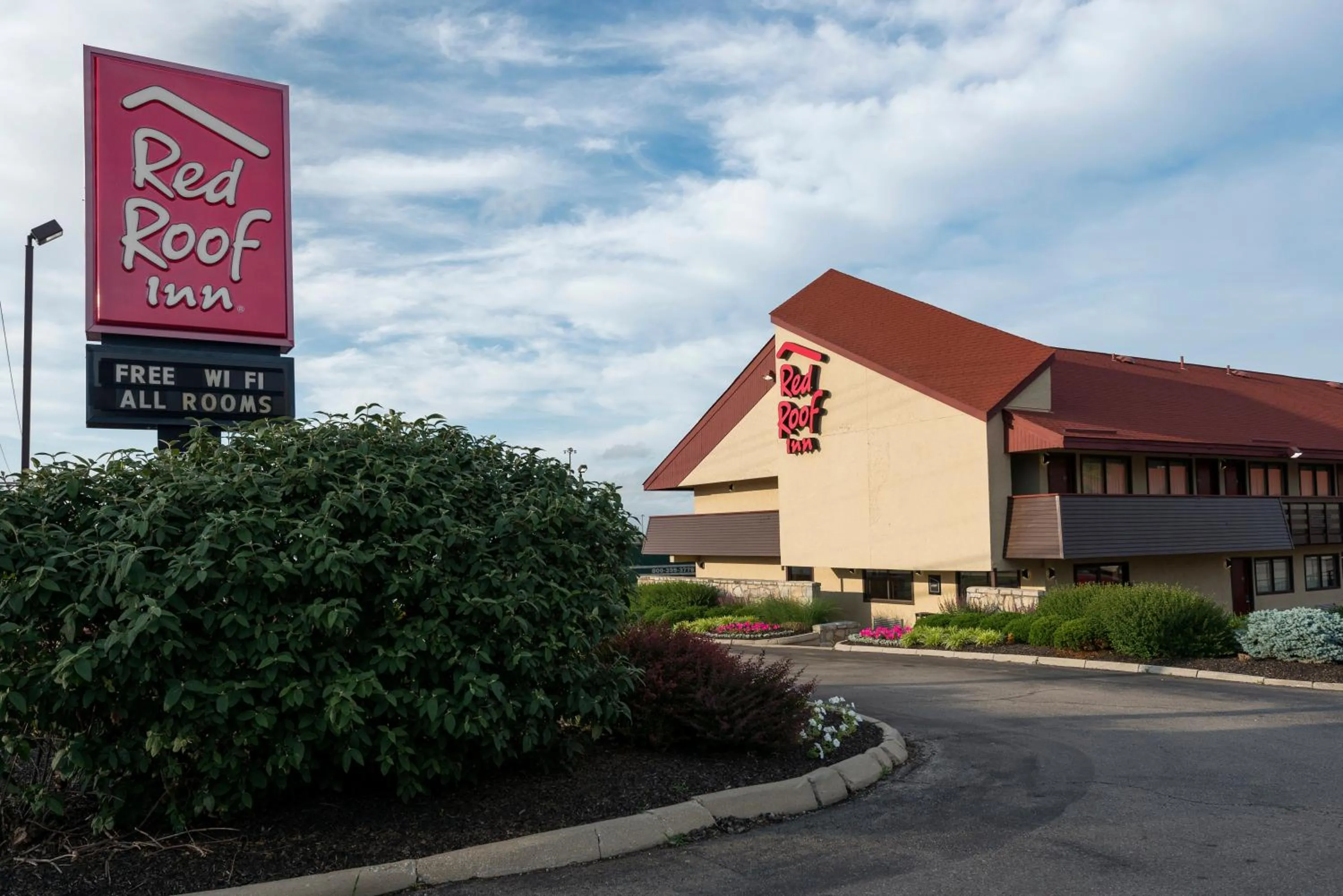 Property building in Red Roof Inn Dayton South - Miamisburg