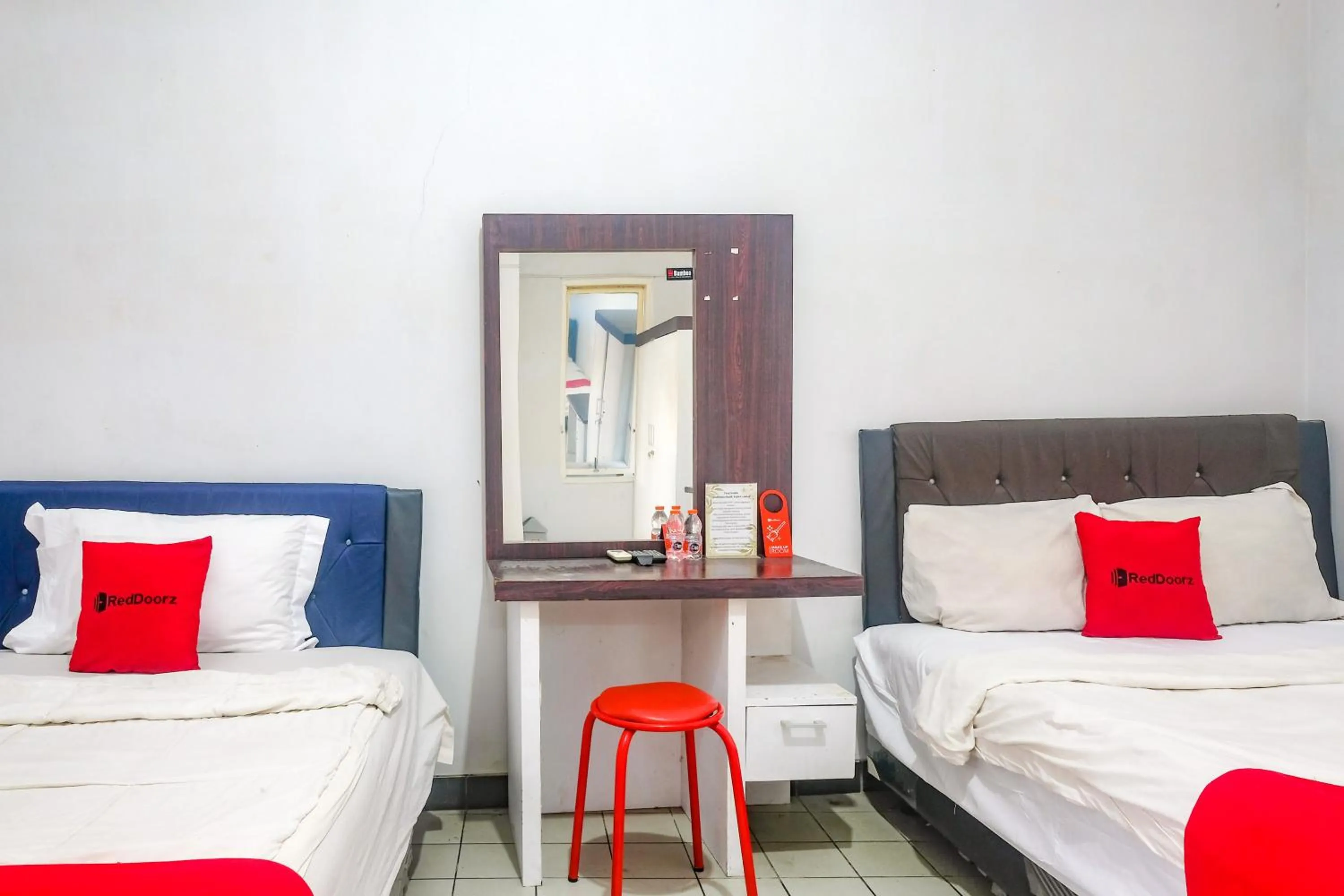 Bedroom, Bed in RedDoorz near Batik Tulis Celaket 2