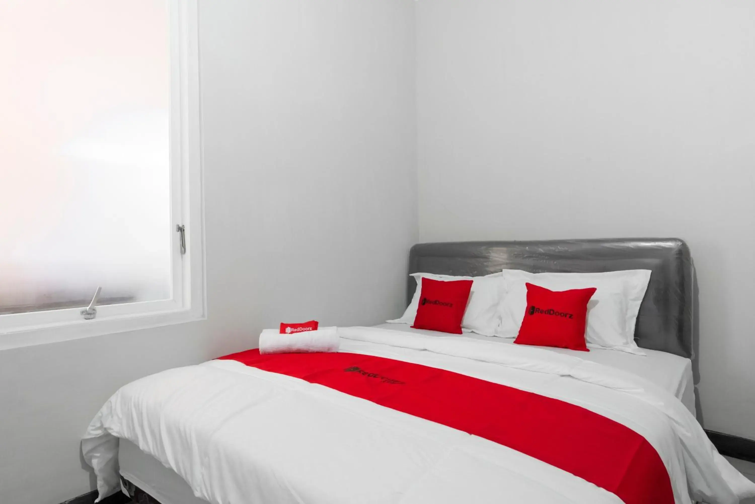 RedDoorz near Batik Tulis Celaket 2 RedDoorz near Batik Tulis Celaket 2