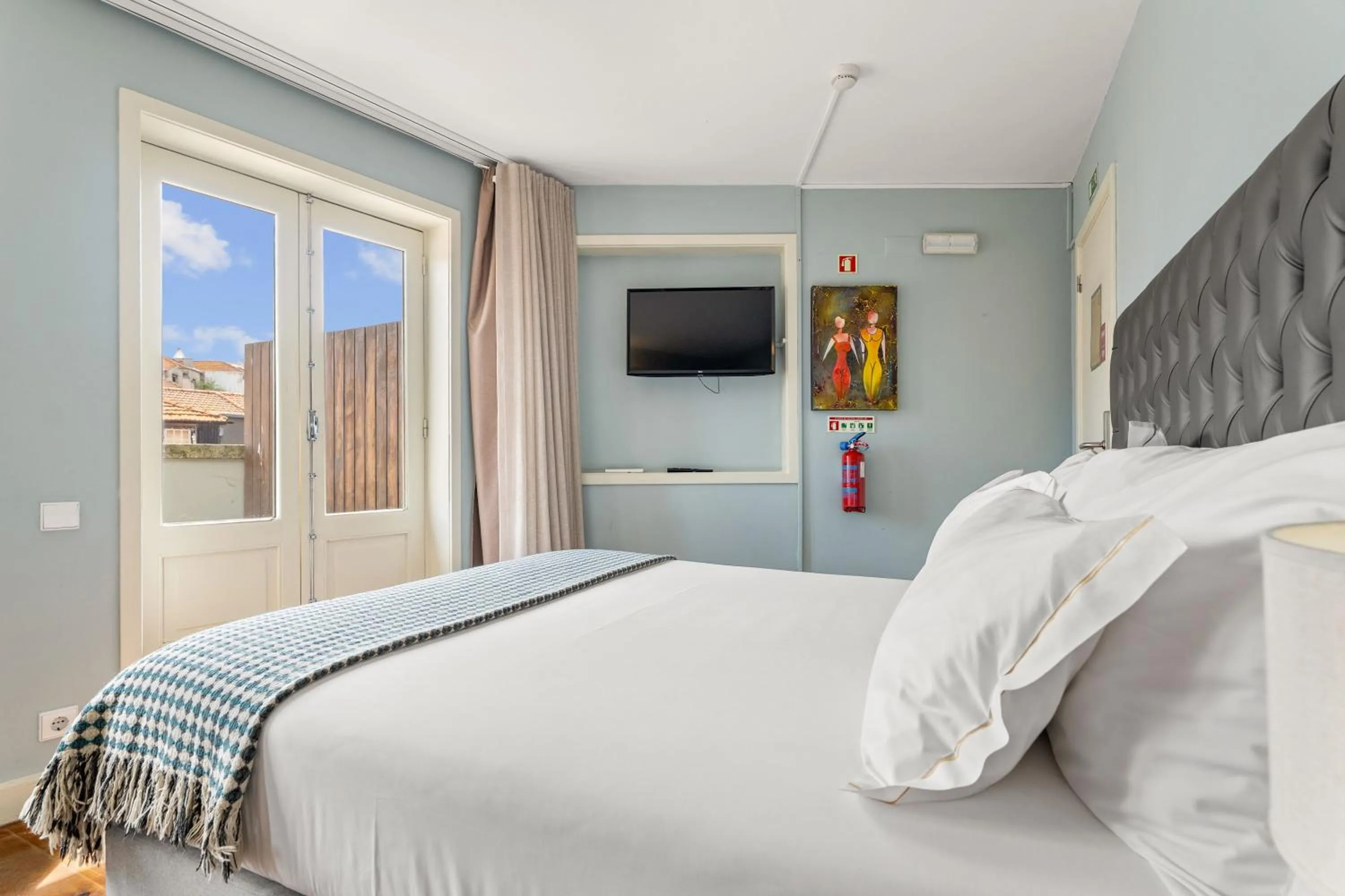 Bed in Casa dos Lóios by Shiadu