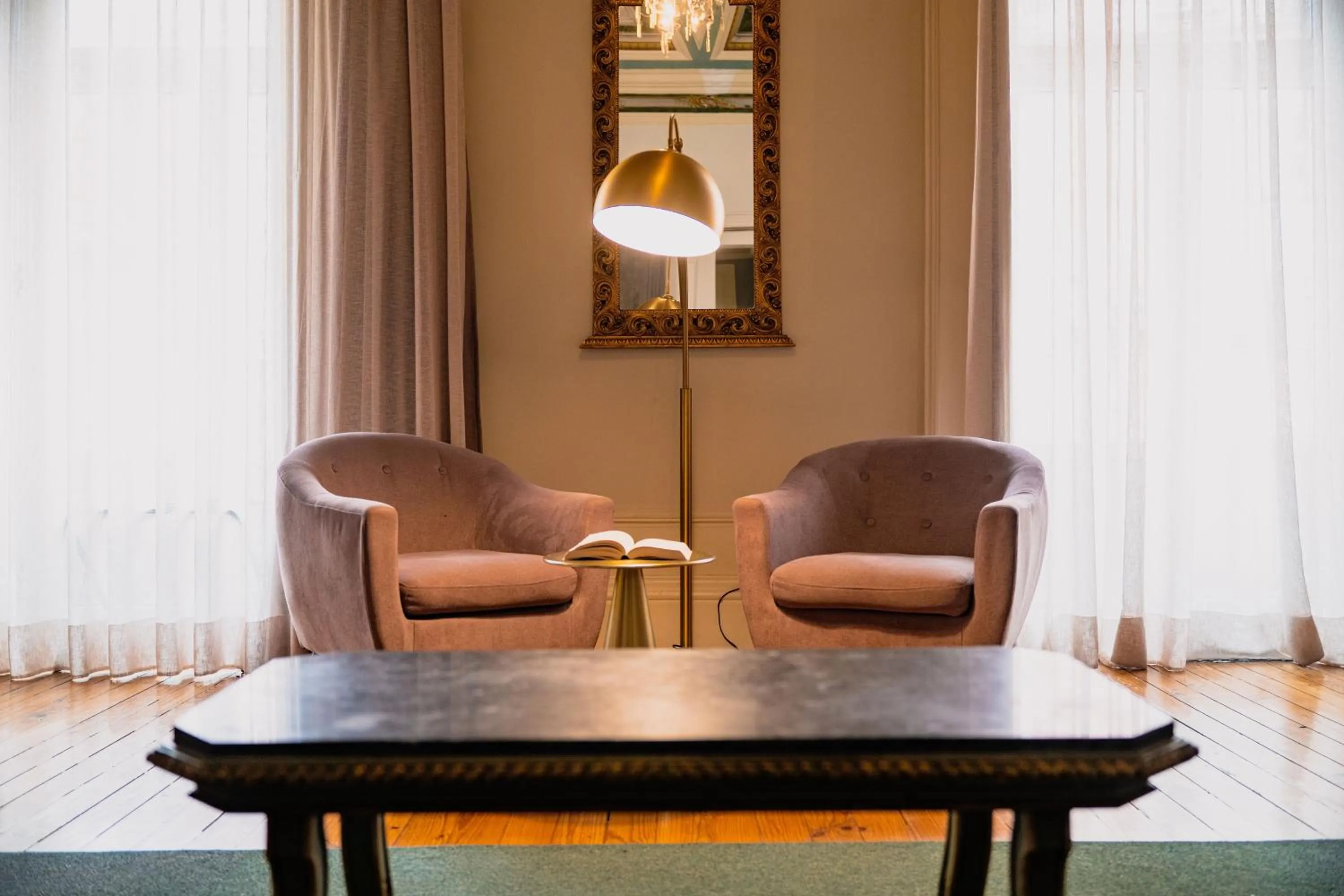 Seating area in Casa dos Lóios by Shiadu