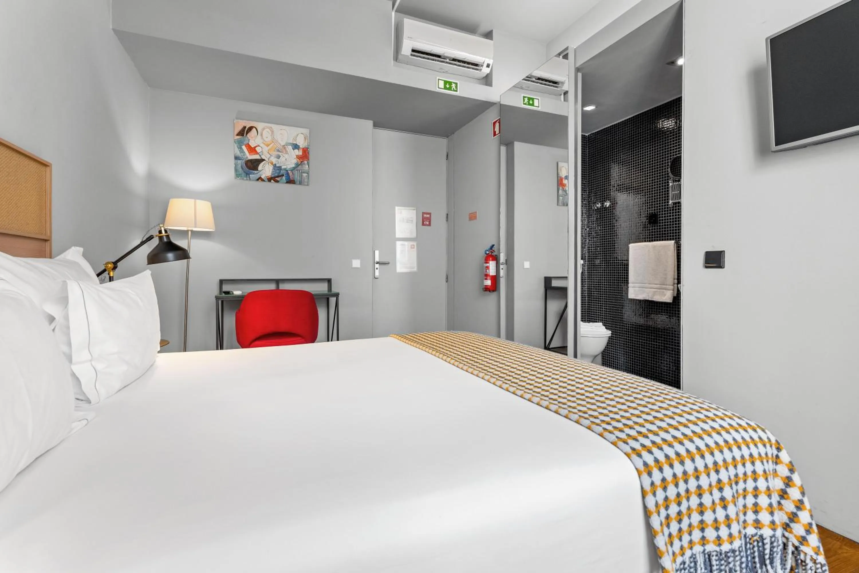 Bed in Casa dos Lóios by Shiadu