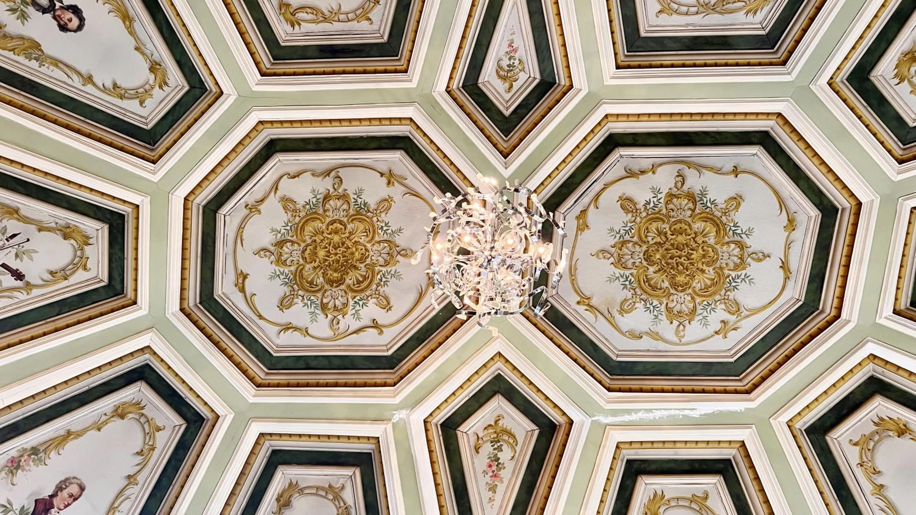 Decorative detail in Casa dos Lóios by Shiadu