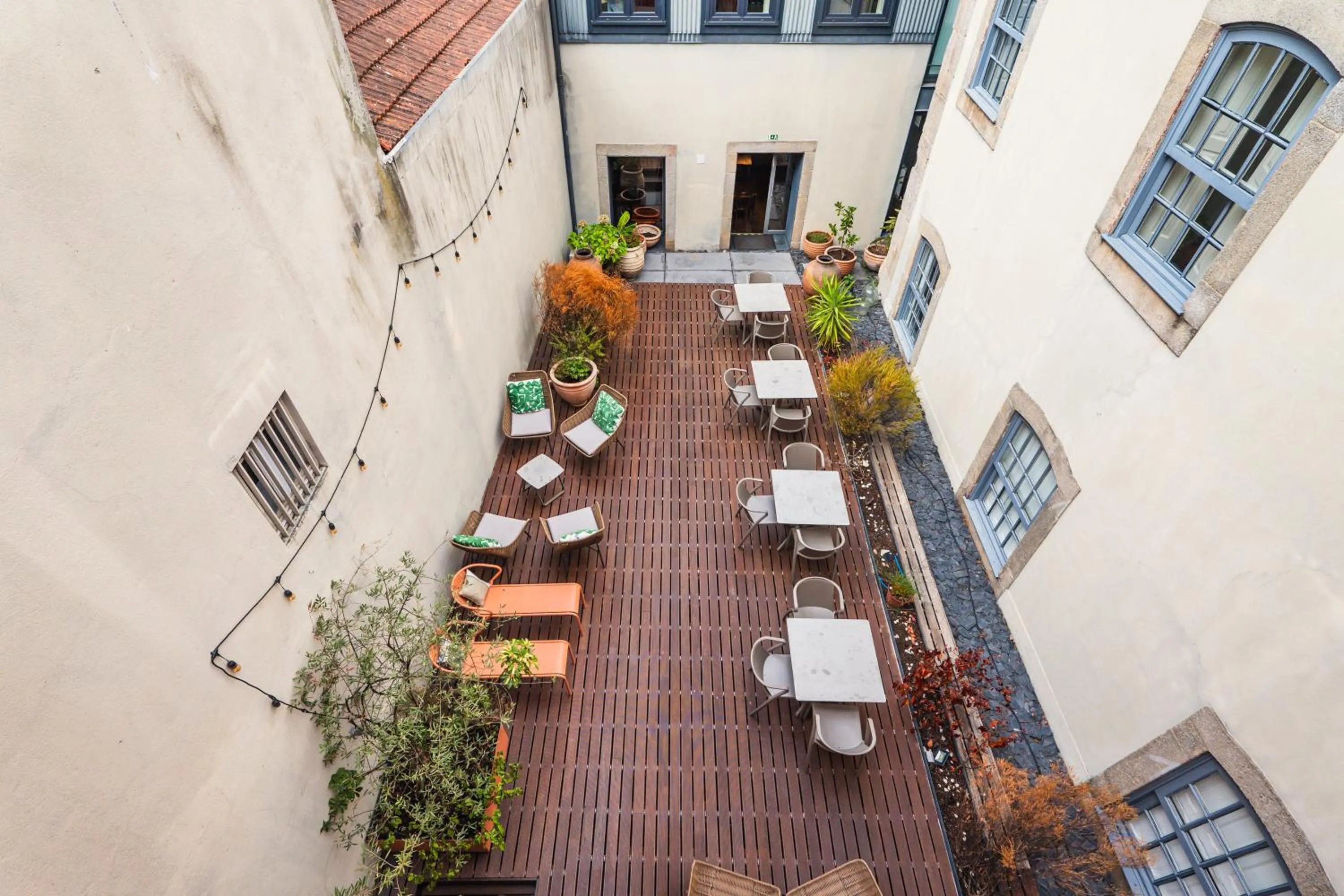 Property building in Casa dos Lóios by Shiadu