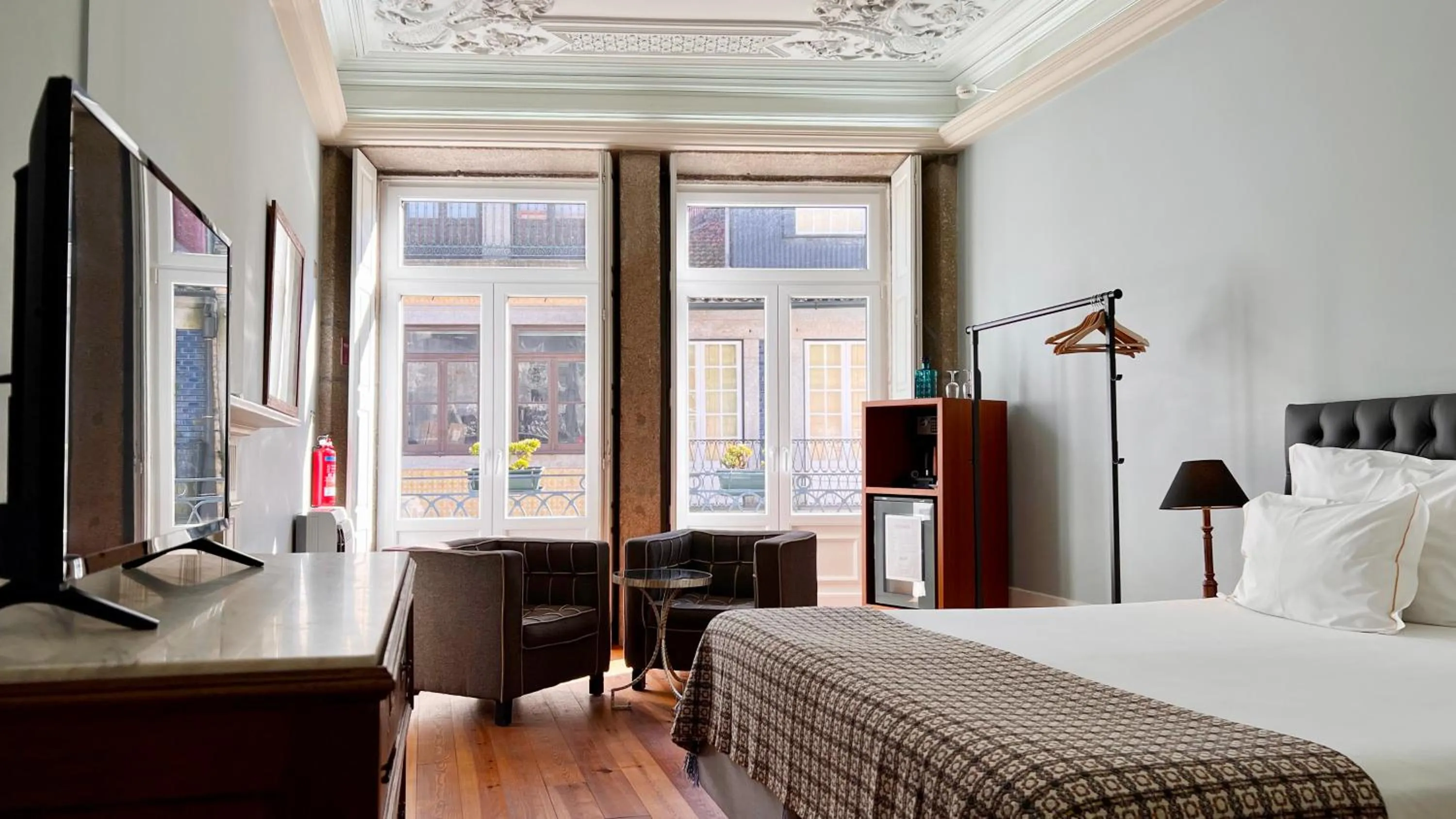 Bed in Casa dos Lóios by Shiadu