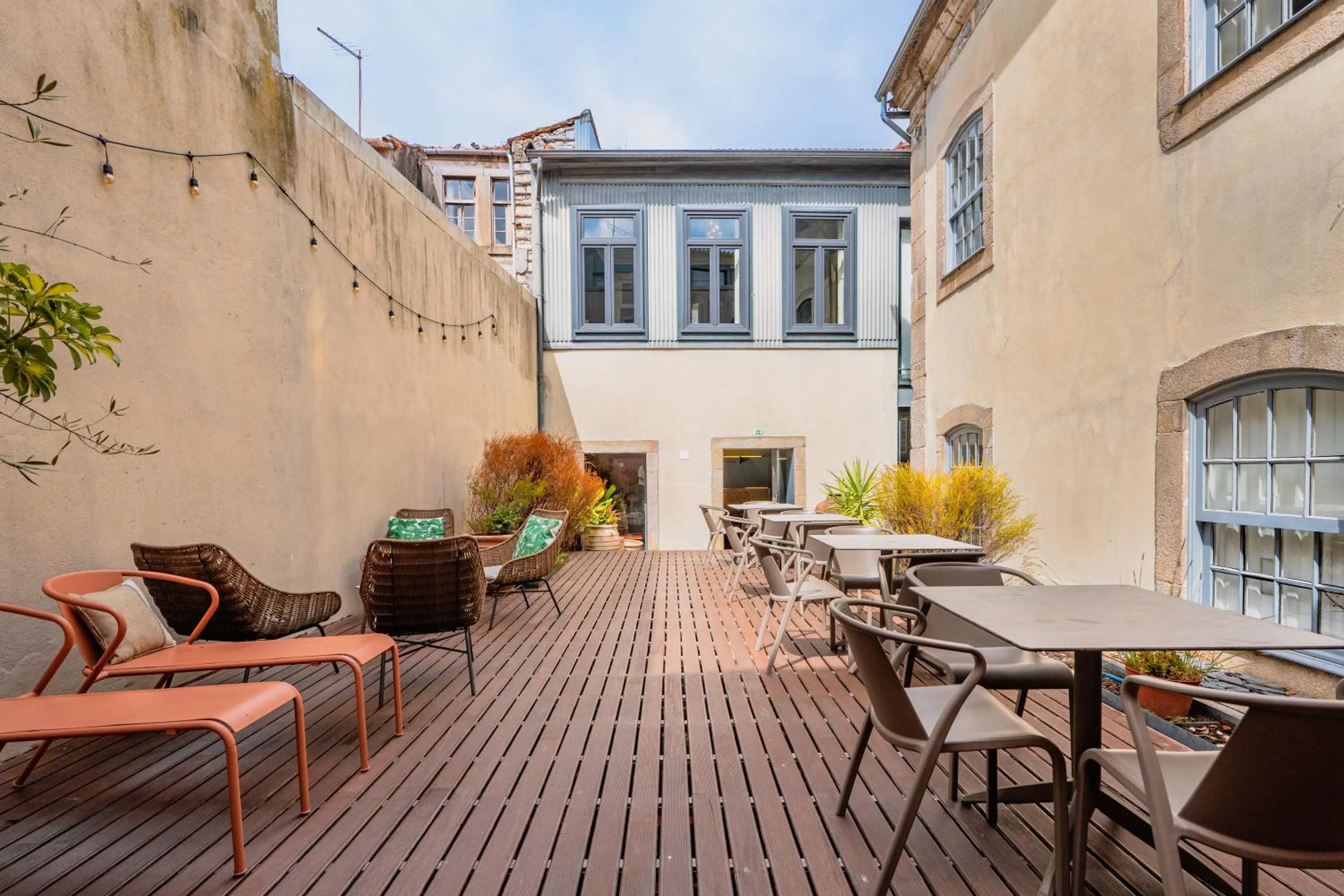 Property building in Casa dos Lóios by Shiadu