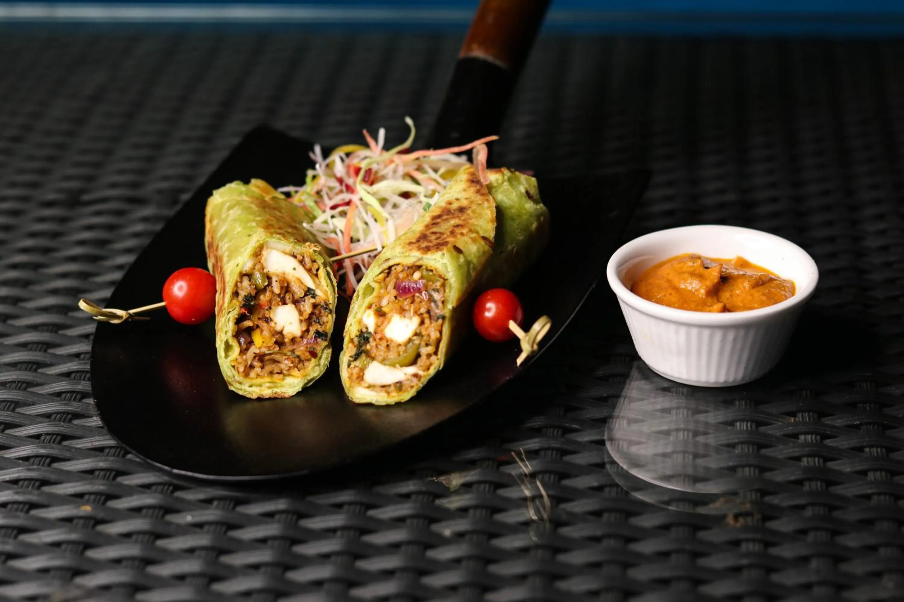 Restaurant/places to eat in Mahagun Sarovar Portico Suites