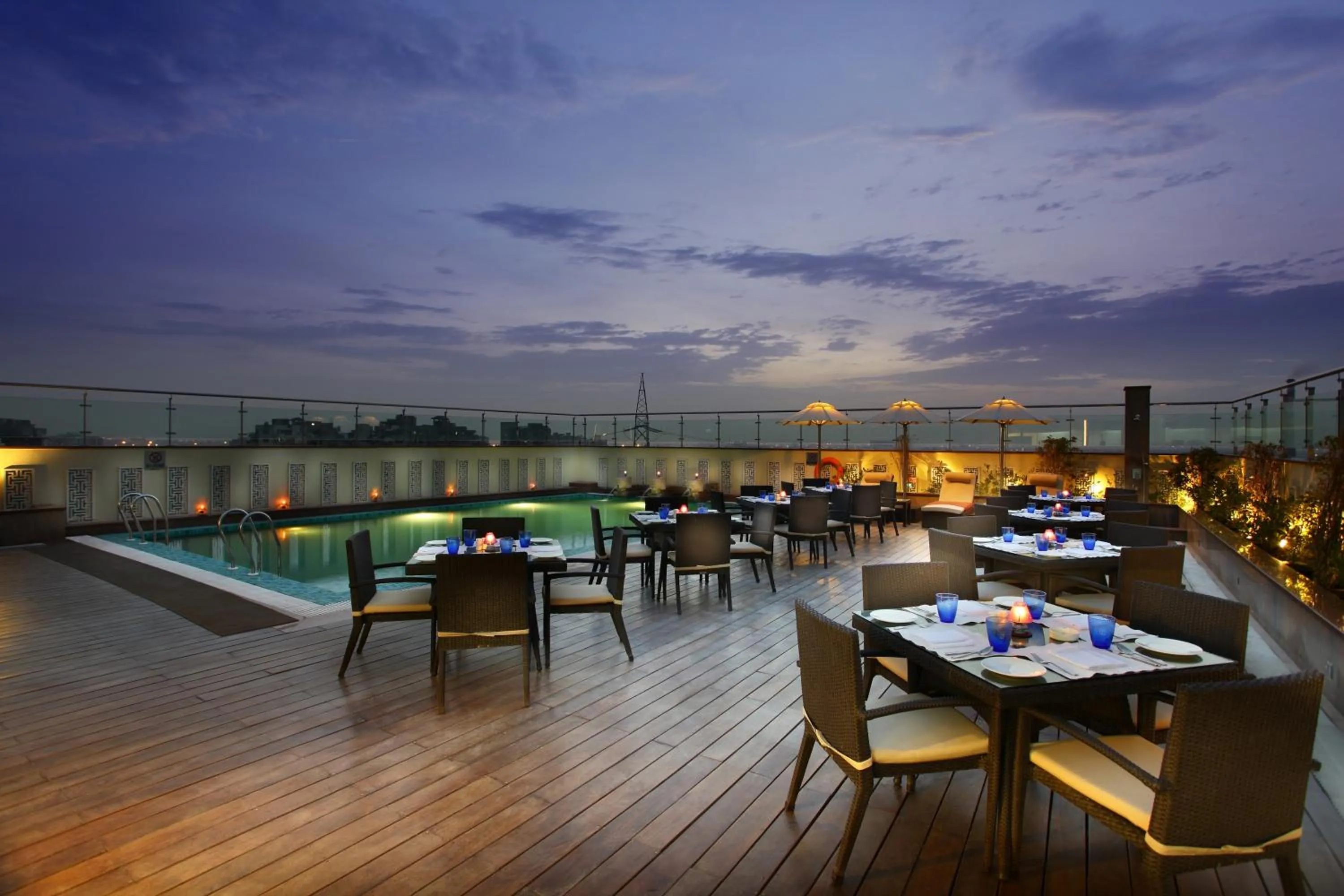Restaurant/places to eat in Mahagun Sarovar Portico Suites