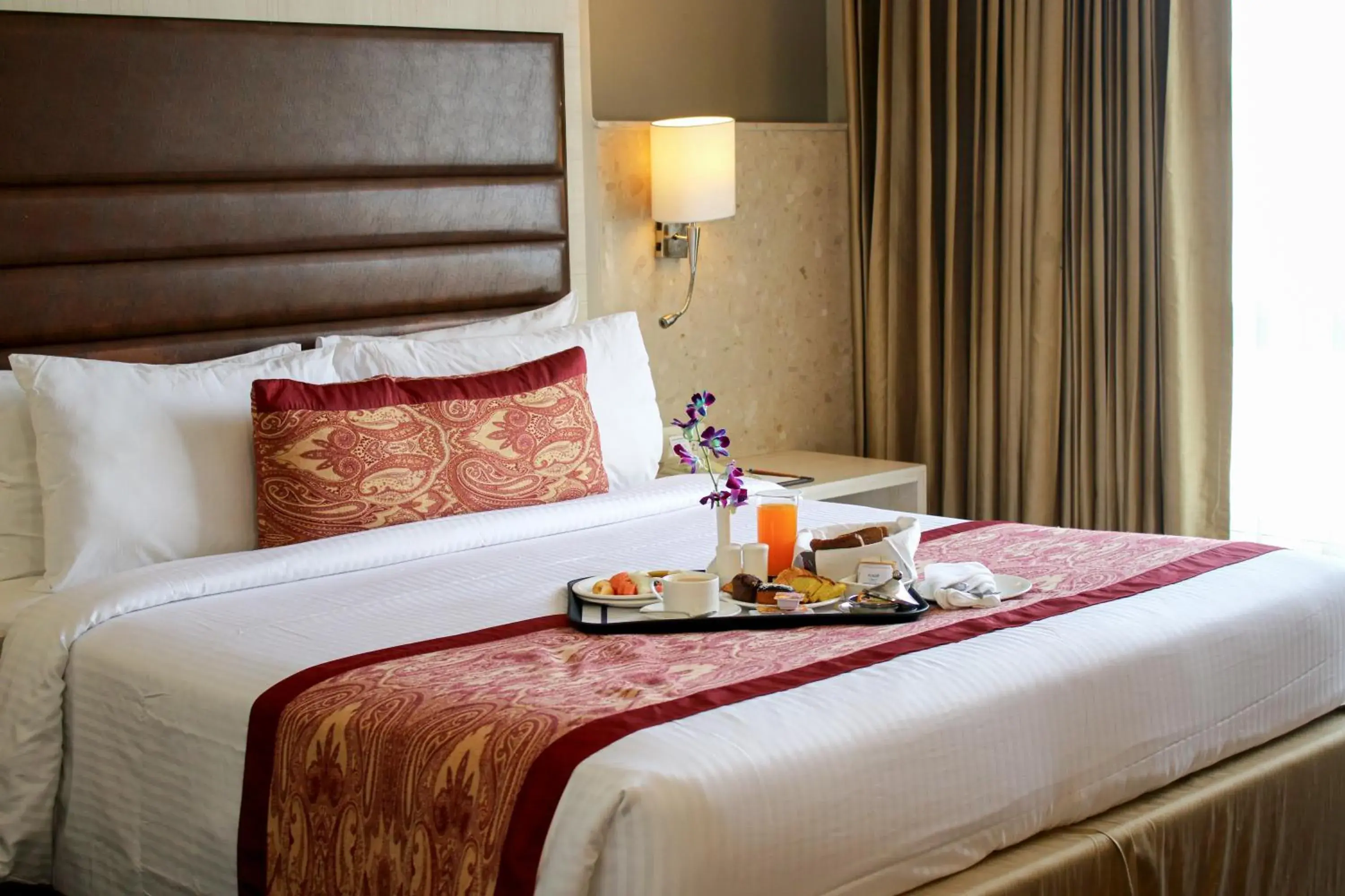 Studio - single occupancy - 1 Double Bed in Mahagun Sarovar Portico Suites Studio - single occupancy - 1 Double Bed in Mahagun Sarovar Portico Suites