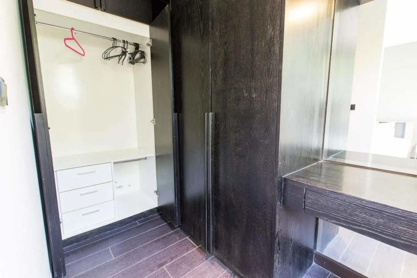 hair dresser in Coco Kamala from VillaCarte