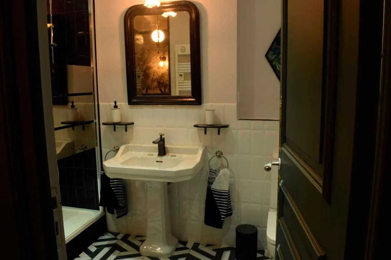 Shower in Chambres d'hôtes Coté Halles