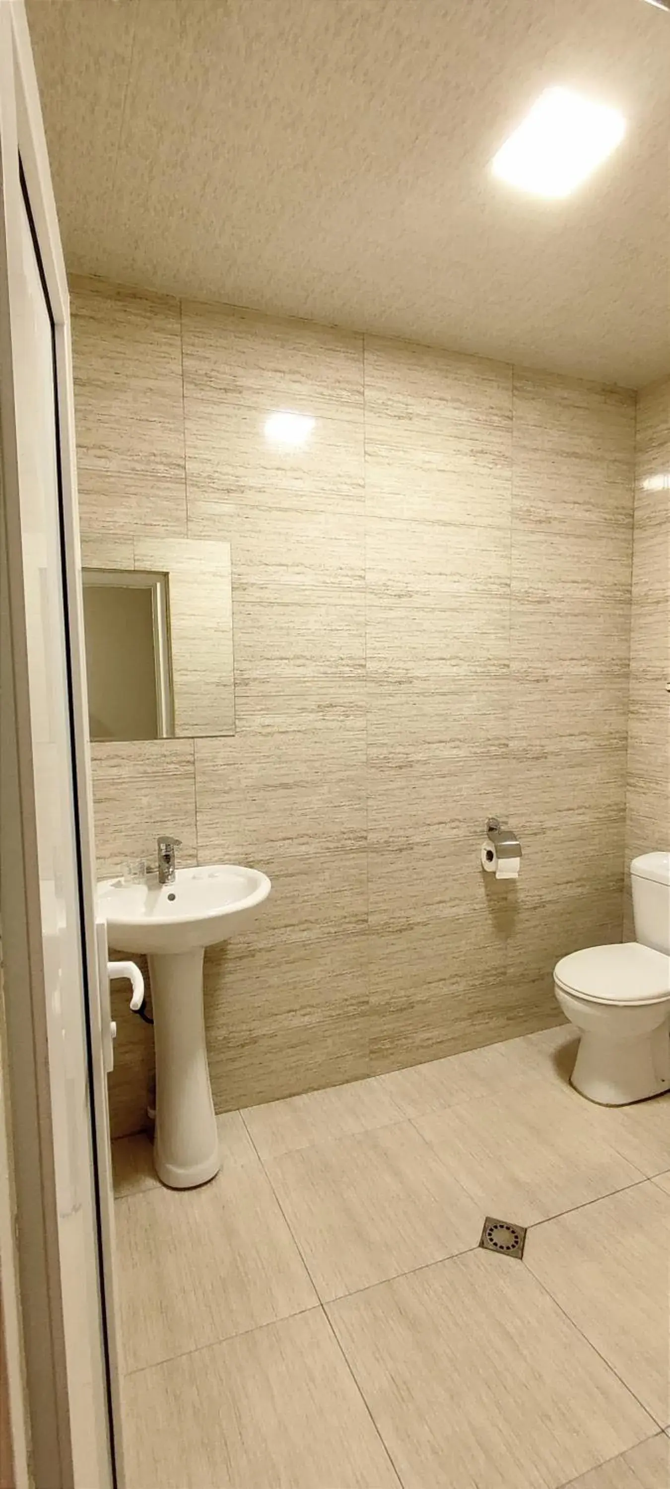 Large Double or Twin Room - single occupancy in Hotel VENUS Large Double or Twin Room - single occupancy in Hotel VENUS