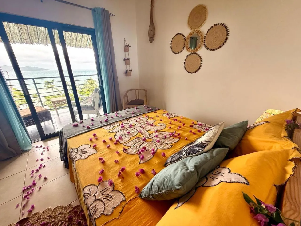 Property building, Bed in LE CHISSIOUA