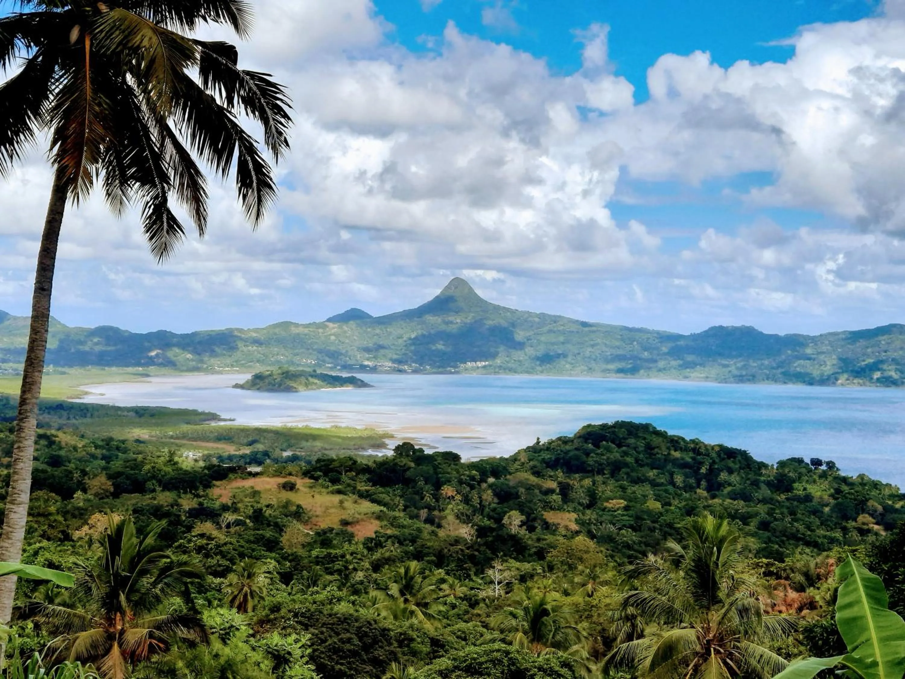Hiking in LE CHISSIOUA