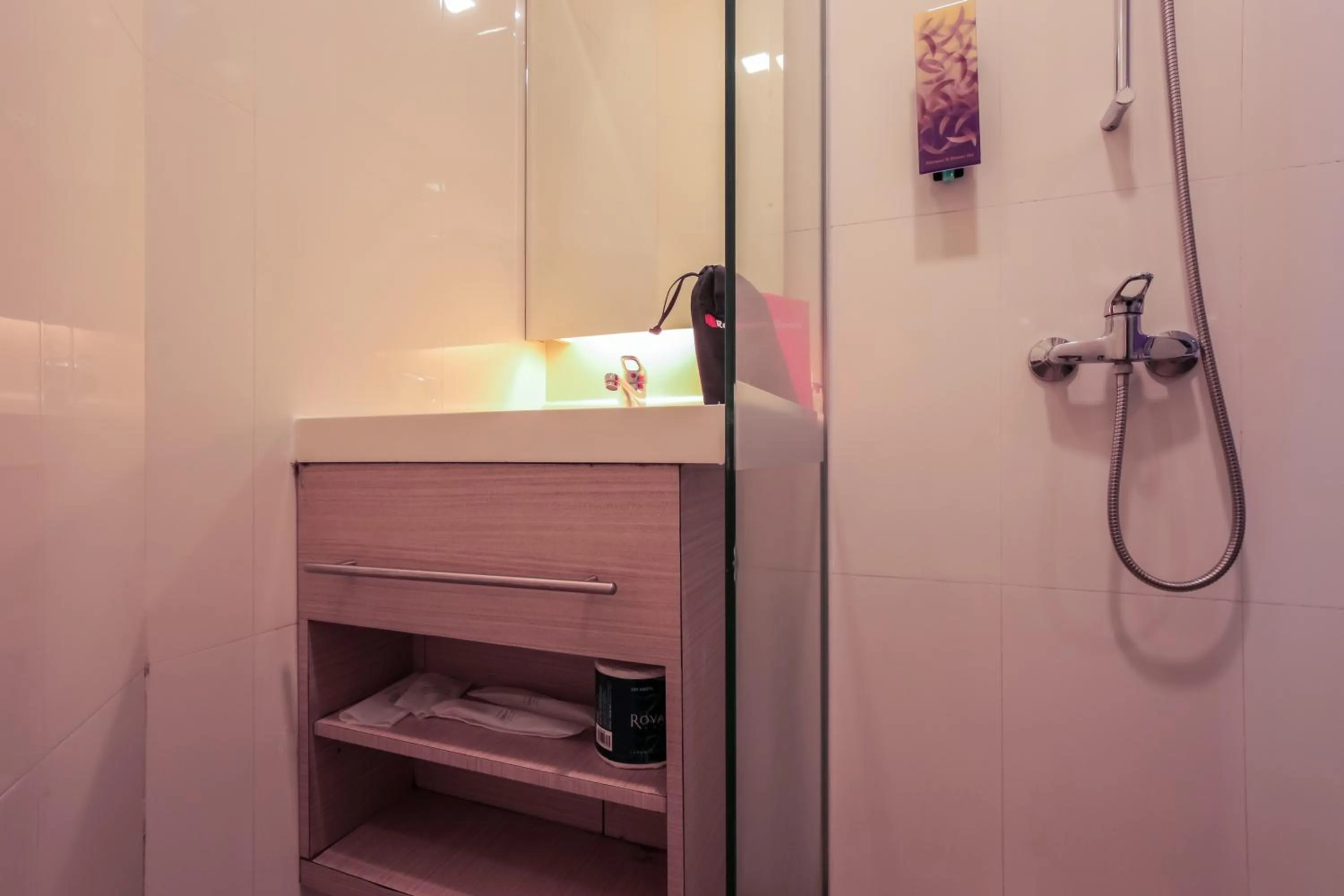 Bathroom in RedDoorz Premium @ Balestier