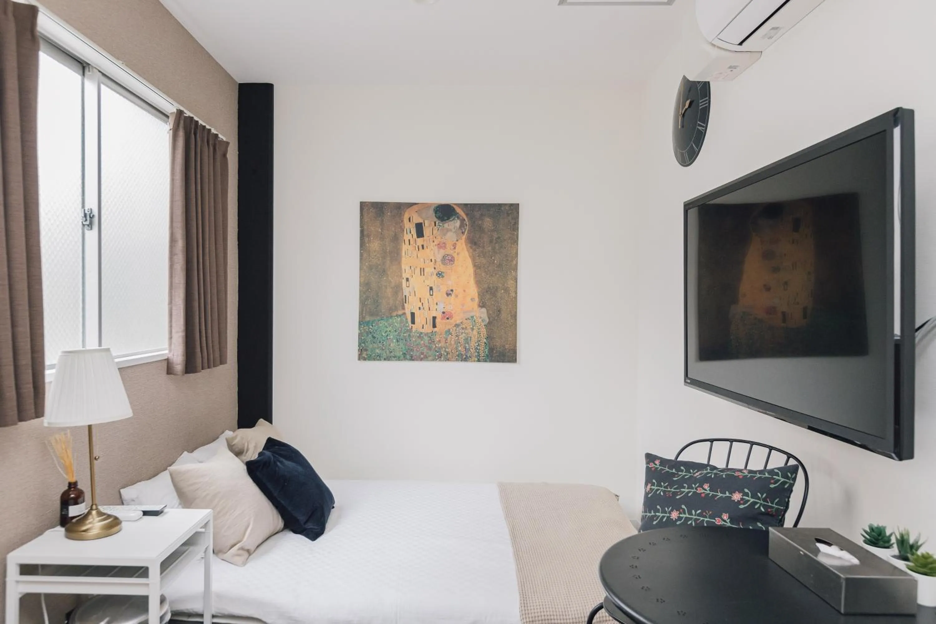 TV and multimedia in Namba Garden Square Apartment