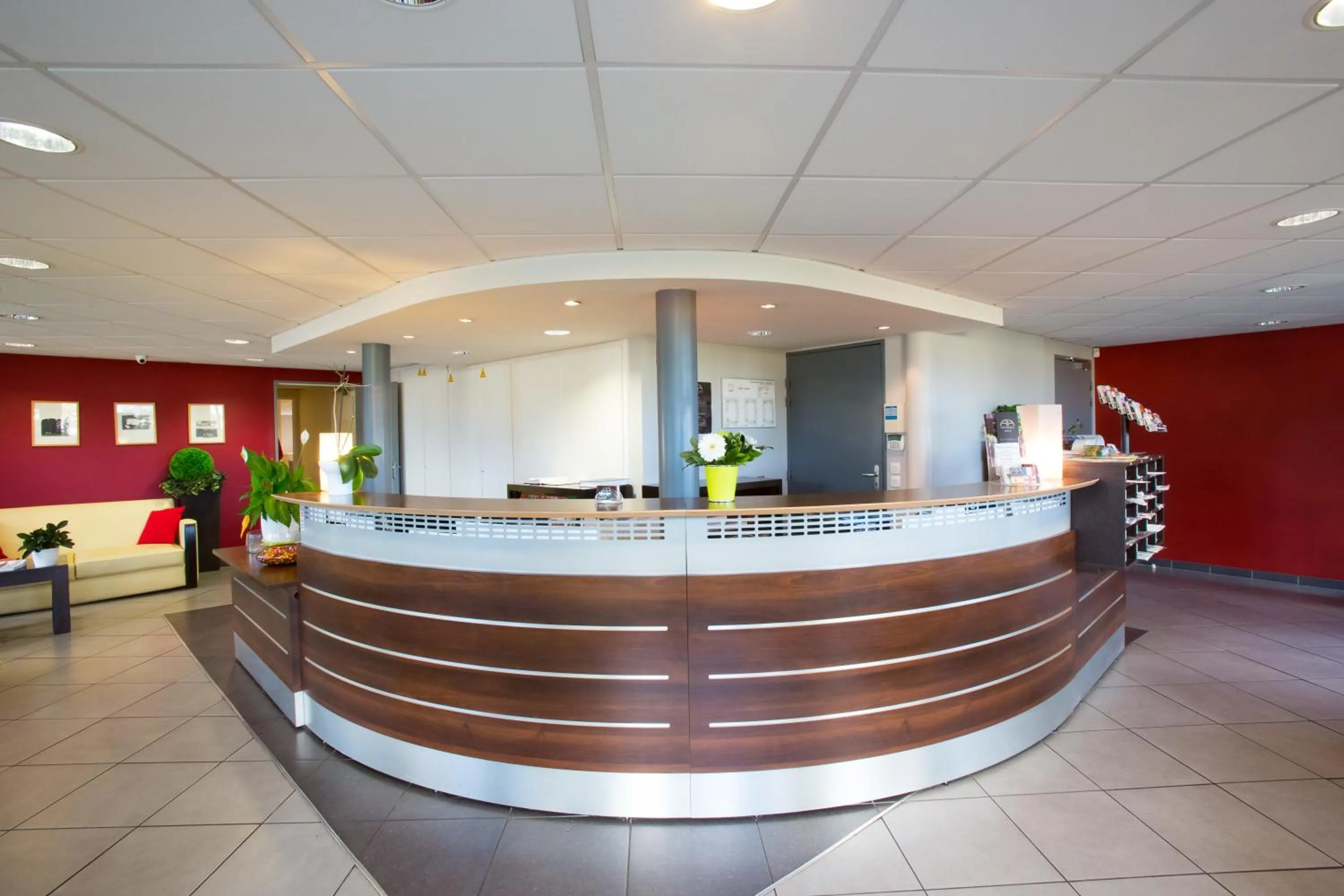 Lobby or reception in All Suites Appart Hôtel - Bordeaux - Mérignac Aéroport