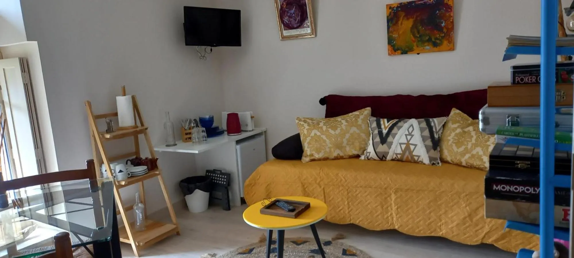 Communal lounge/ TV room in Aux penates de Toni Beauval