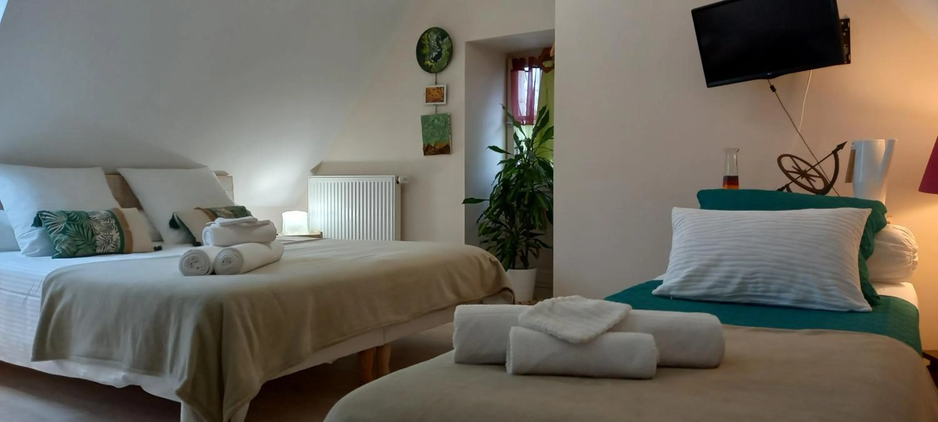 Bed in Aux penates de Toni Beauval