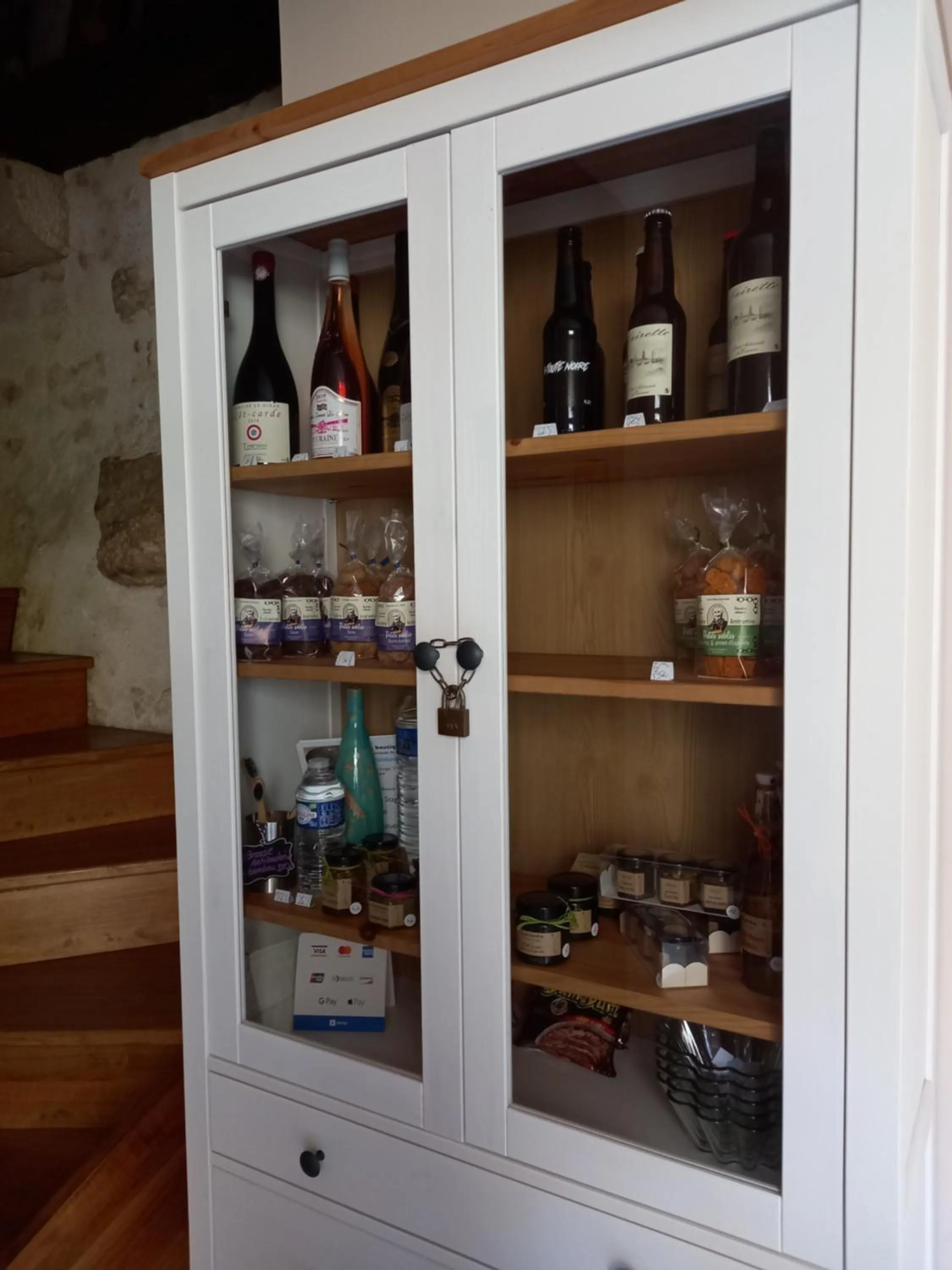 On-site shops in Aux penates de Toni Beauval