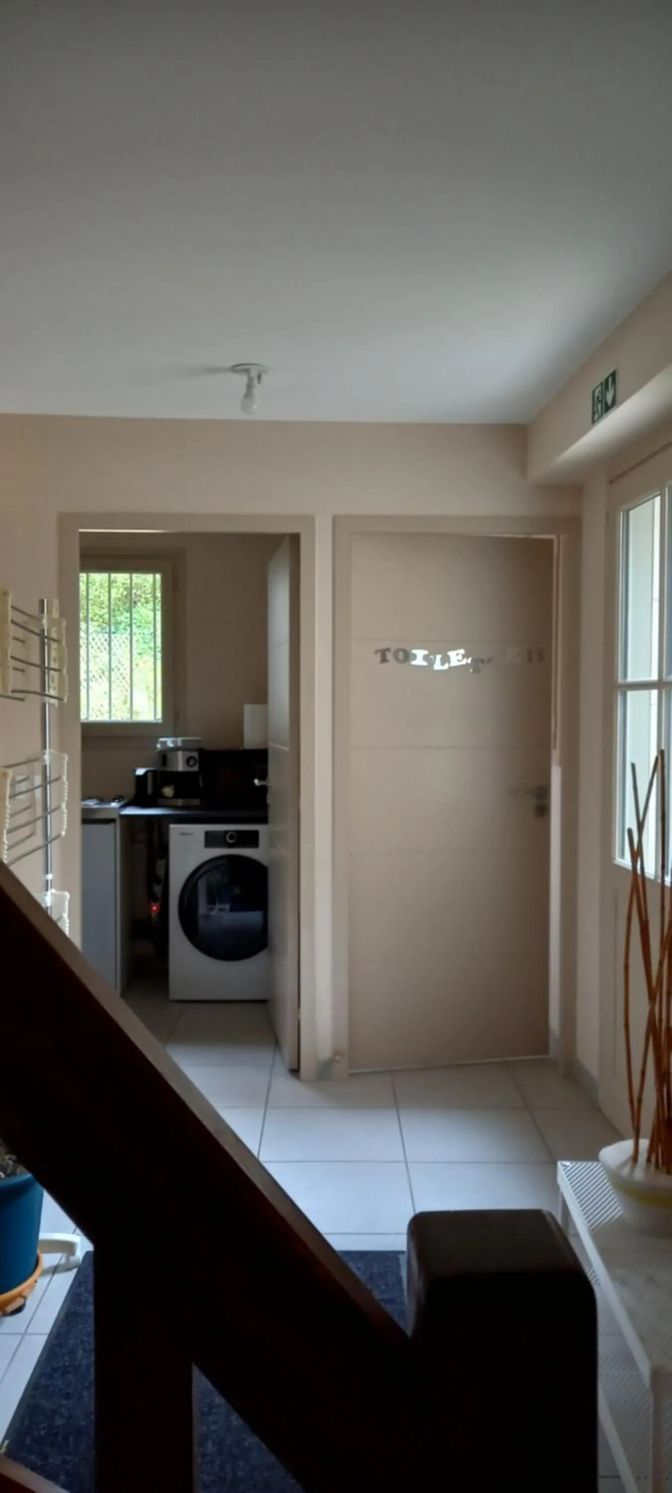 Facade/entrance in Aux penates de Toni Beauval