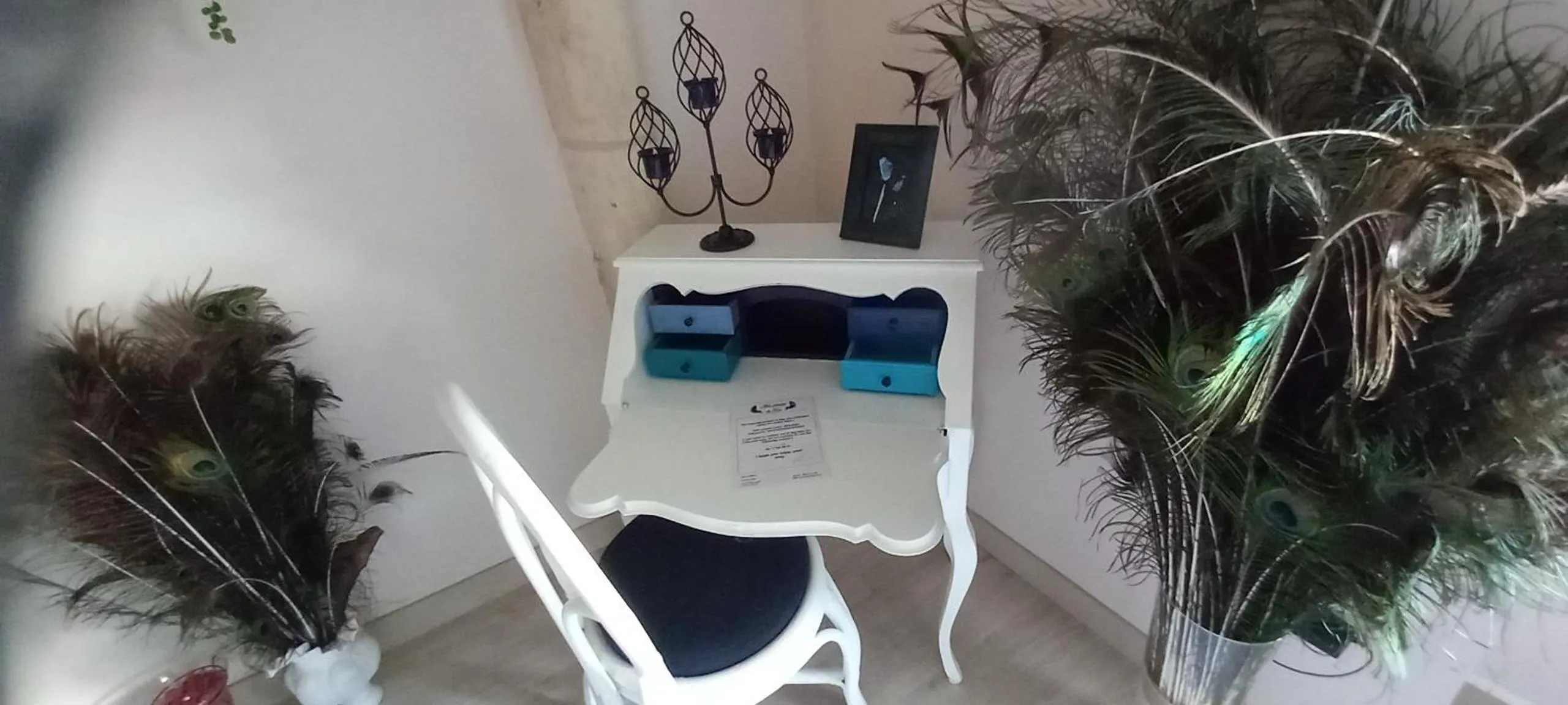 Photo of the whole room in Aux penates de Toni Beauval