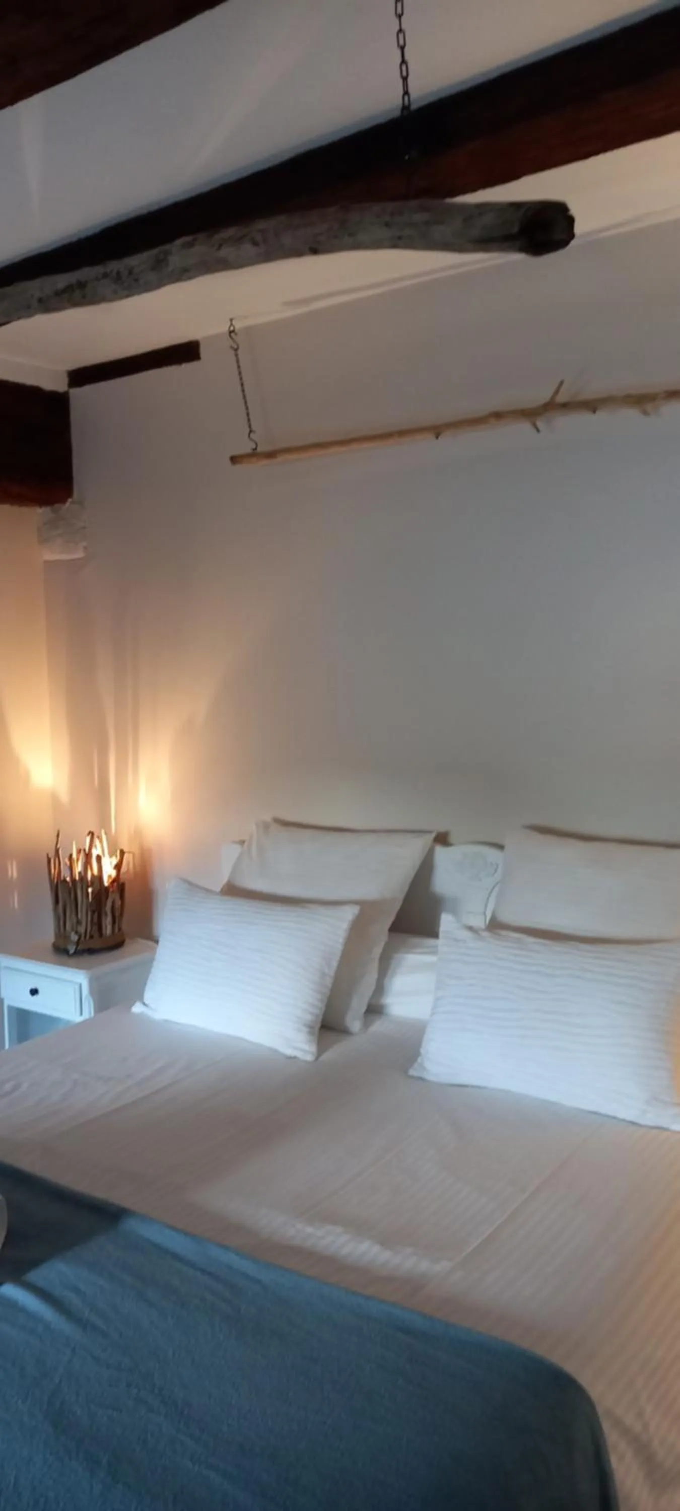 Bed in Aux penates de Toni Beauval