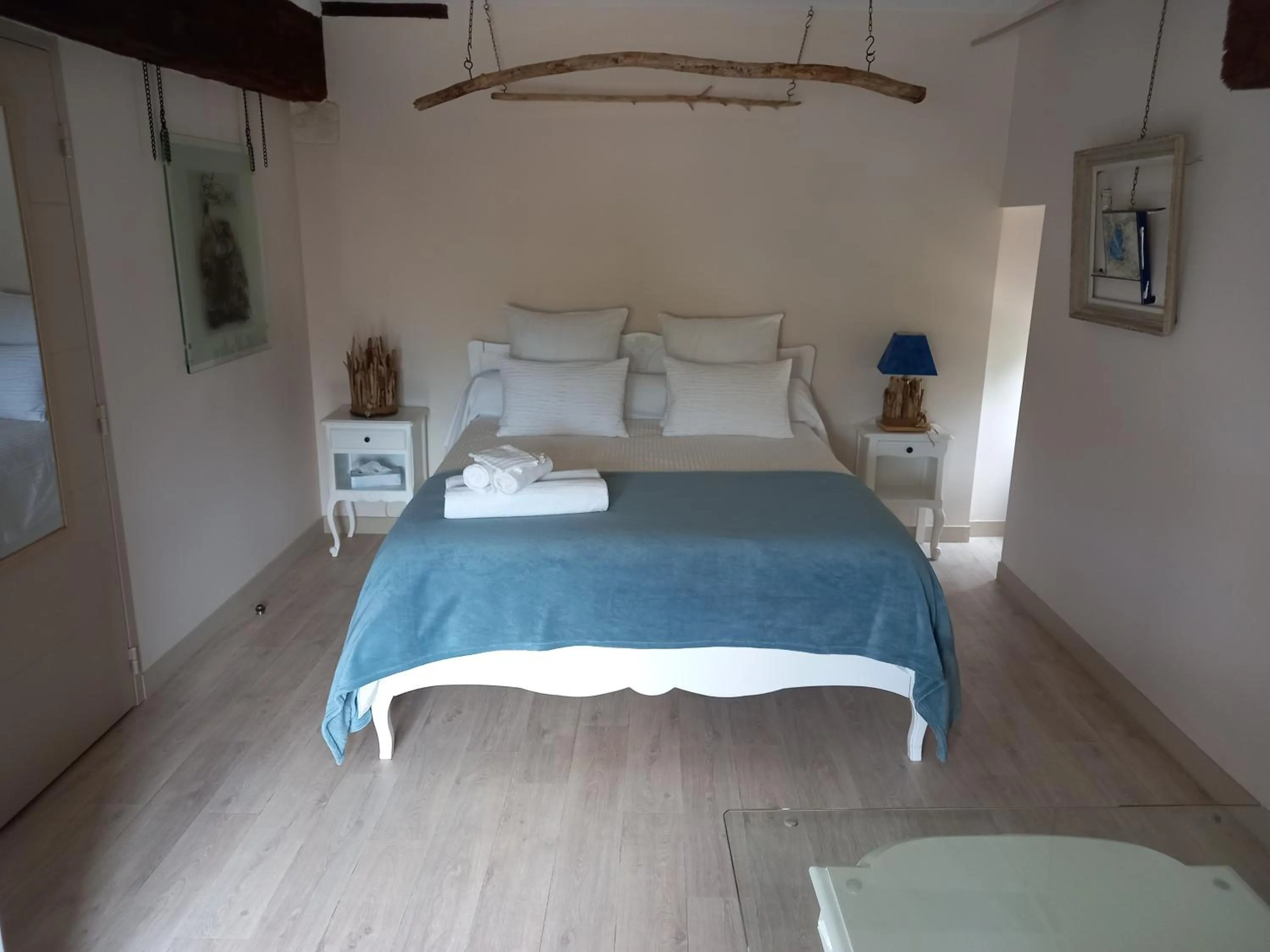 Bed in Aux penates de Toni Beauval