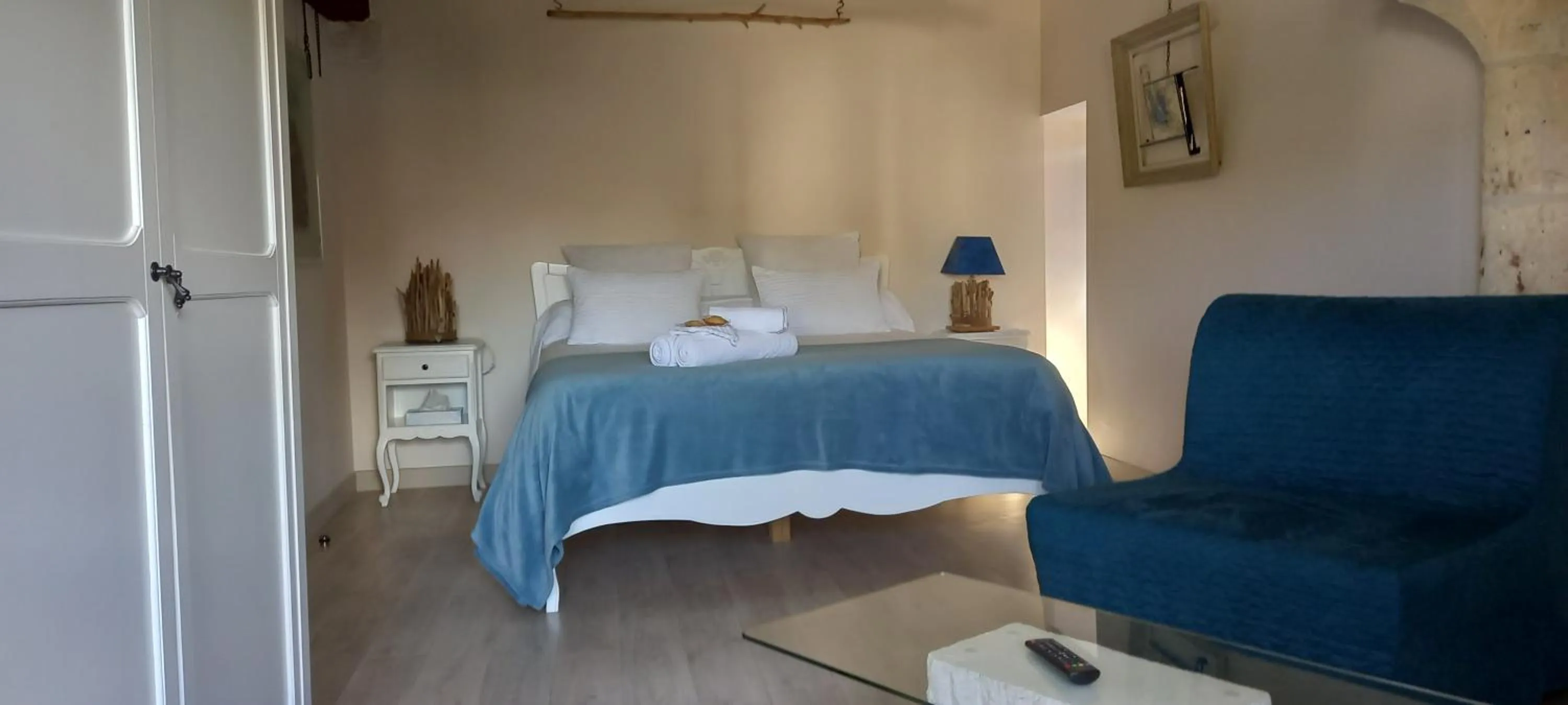 Bed in Aux penates de Toni Beauval