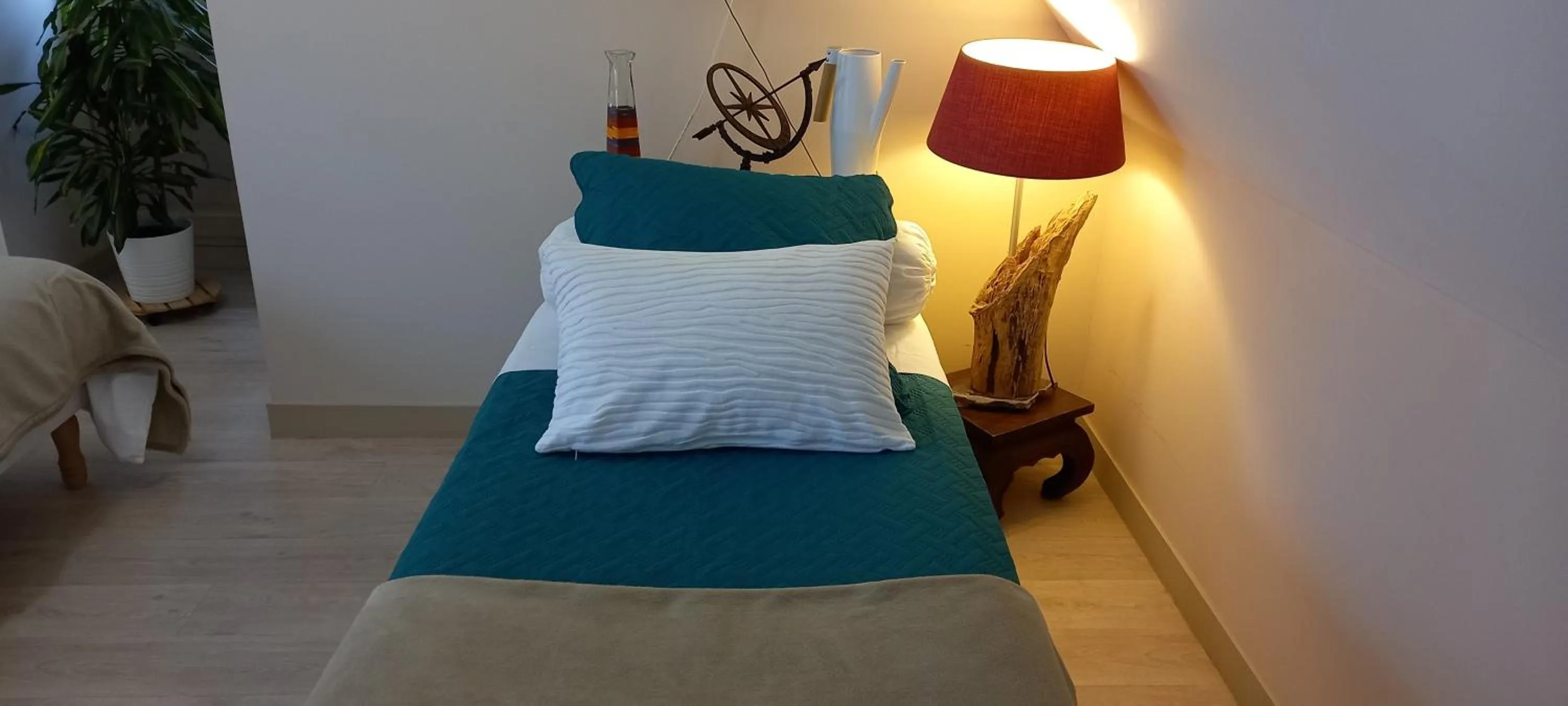 Bed in Aux penates de Toni Beauval