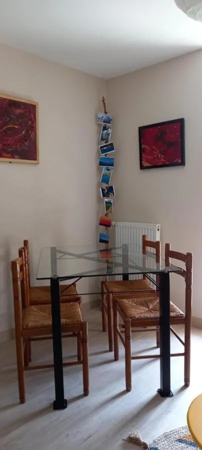 Communal lounge/ TV room in Aux penates de Toni Beauval