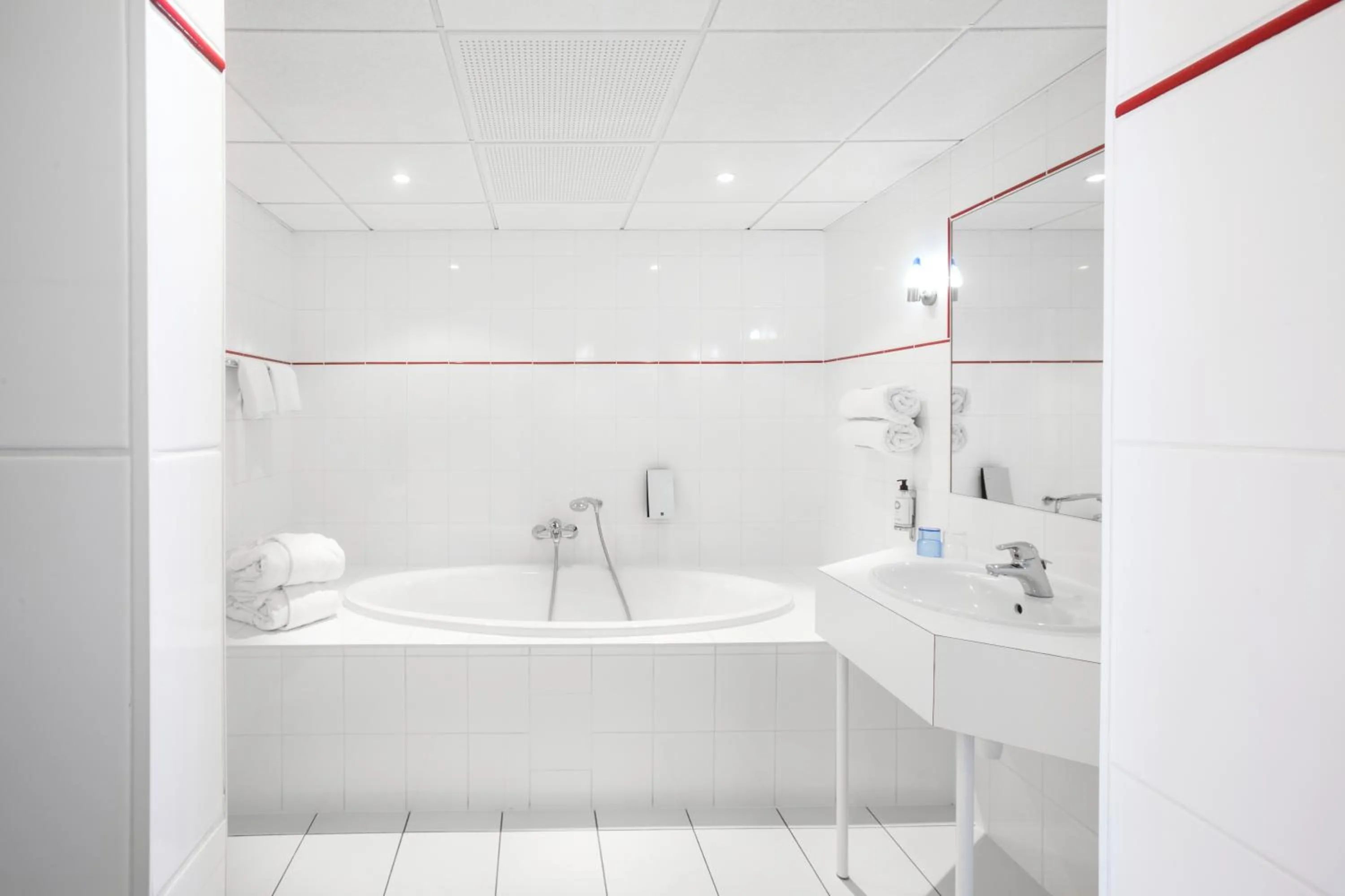 Shower in Best Western Plus Hotel & SPA Le Schoenenbourg