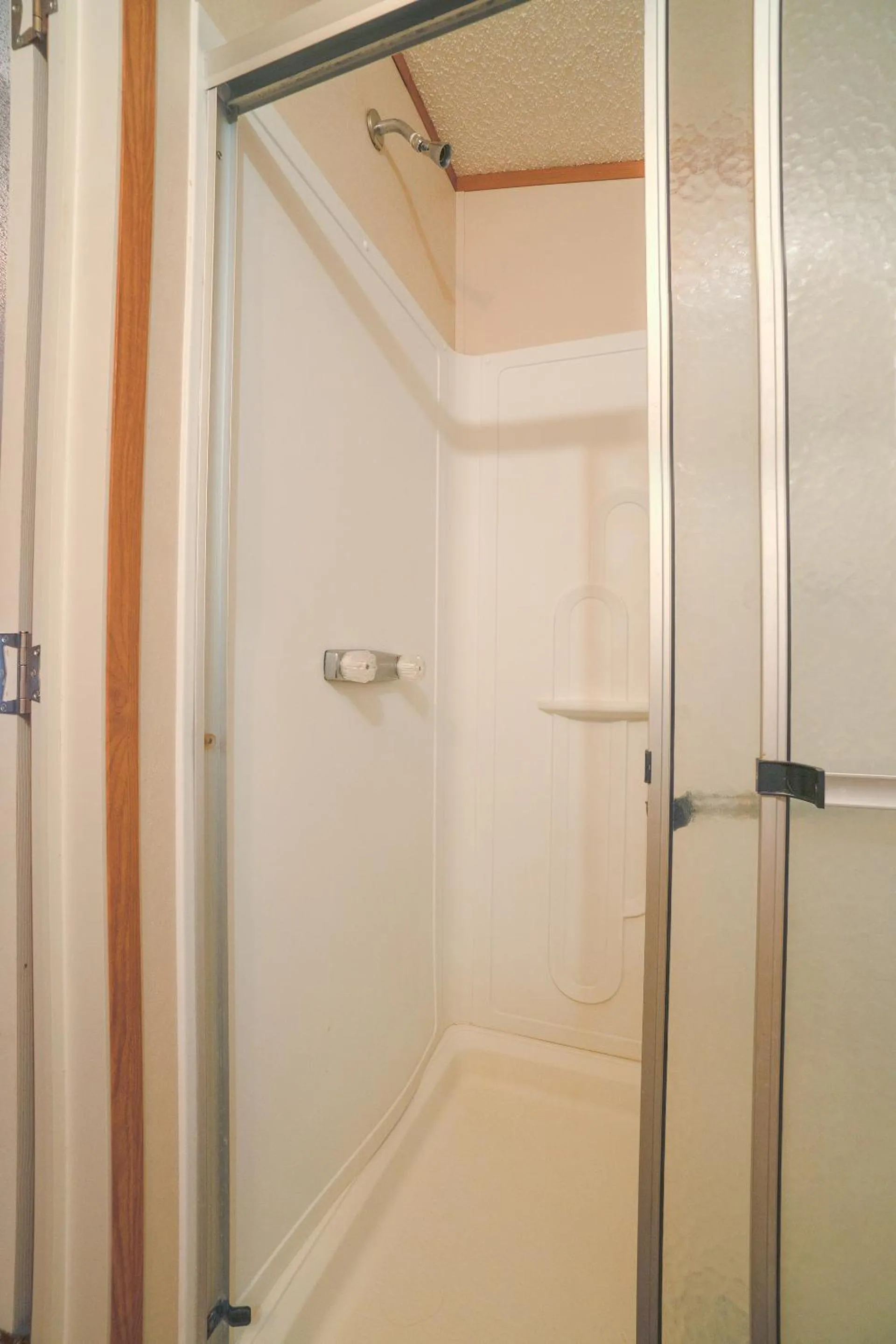 Bathroom in Grand Eagle Ford Lodge & RV Park