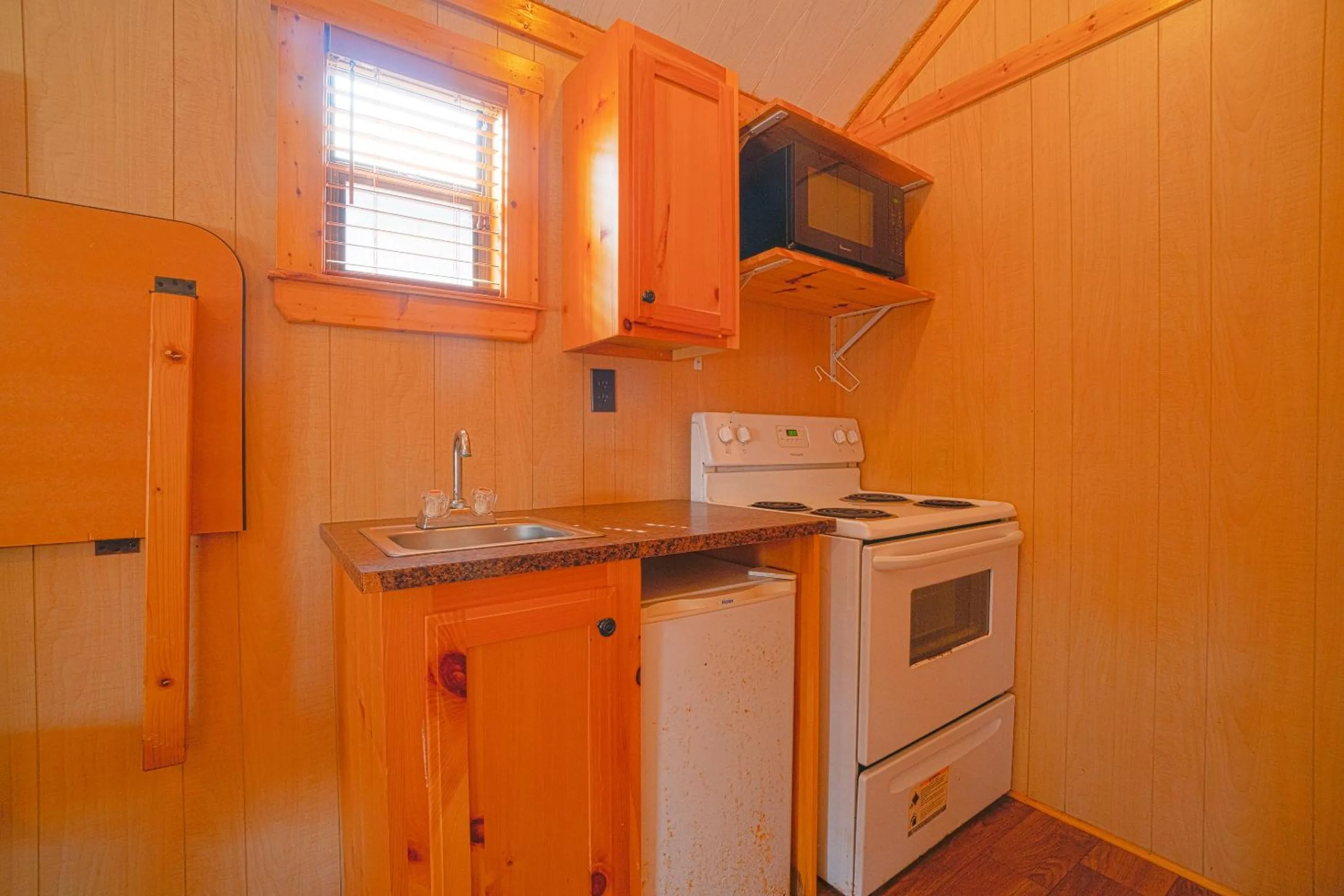 Kitchen or kitchenette in Grand Eagle Ford Lodge & RV Park