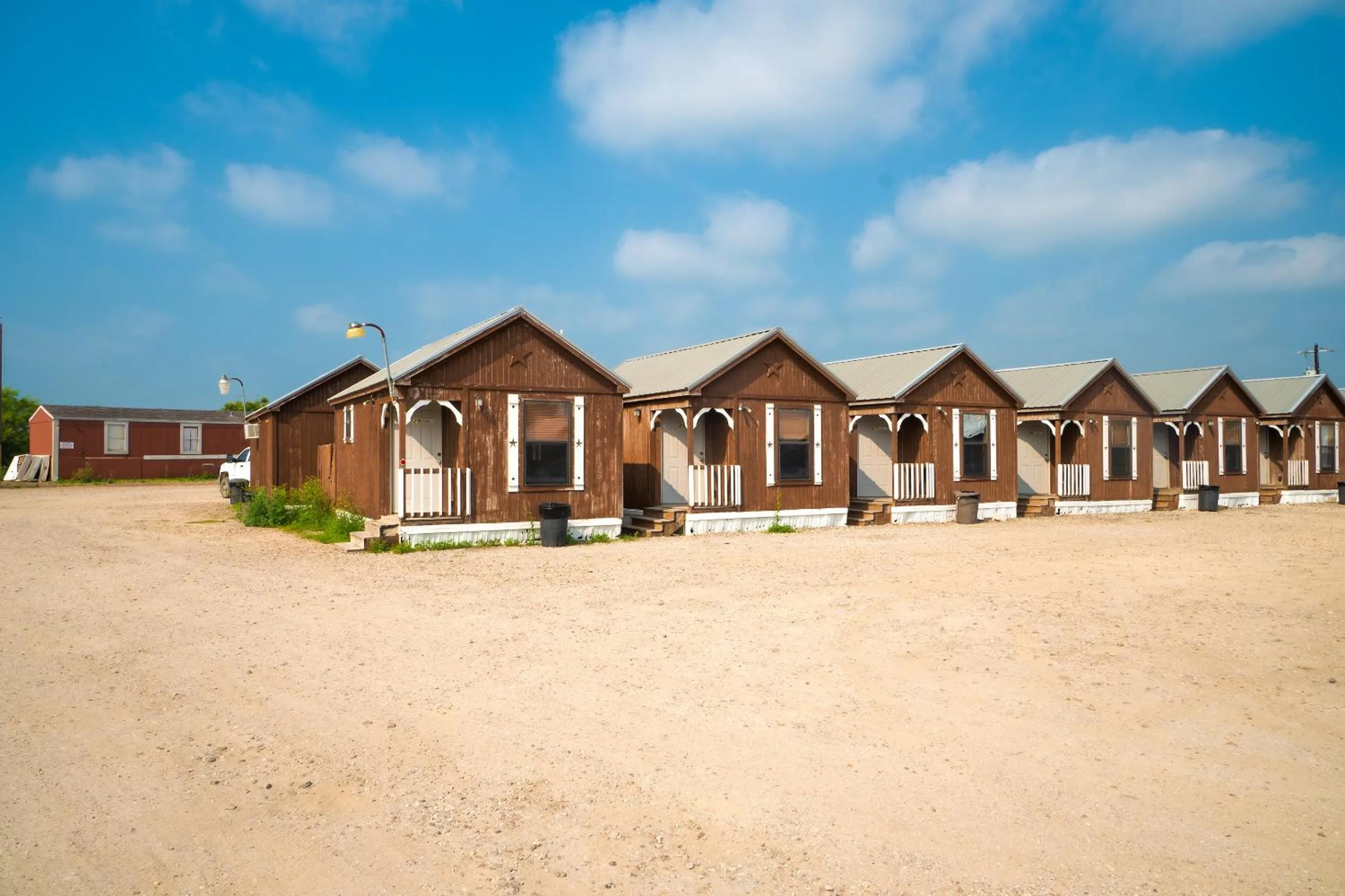 Facade/entrance in Grand Eagle Ford Lodge & RV Park