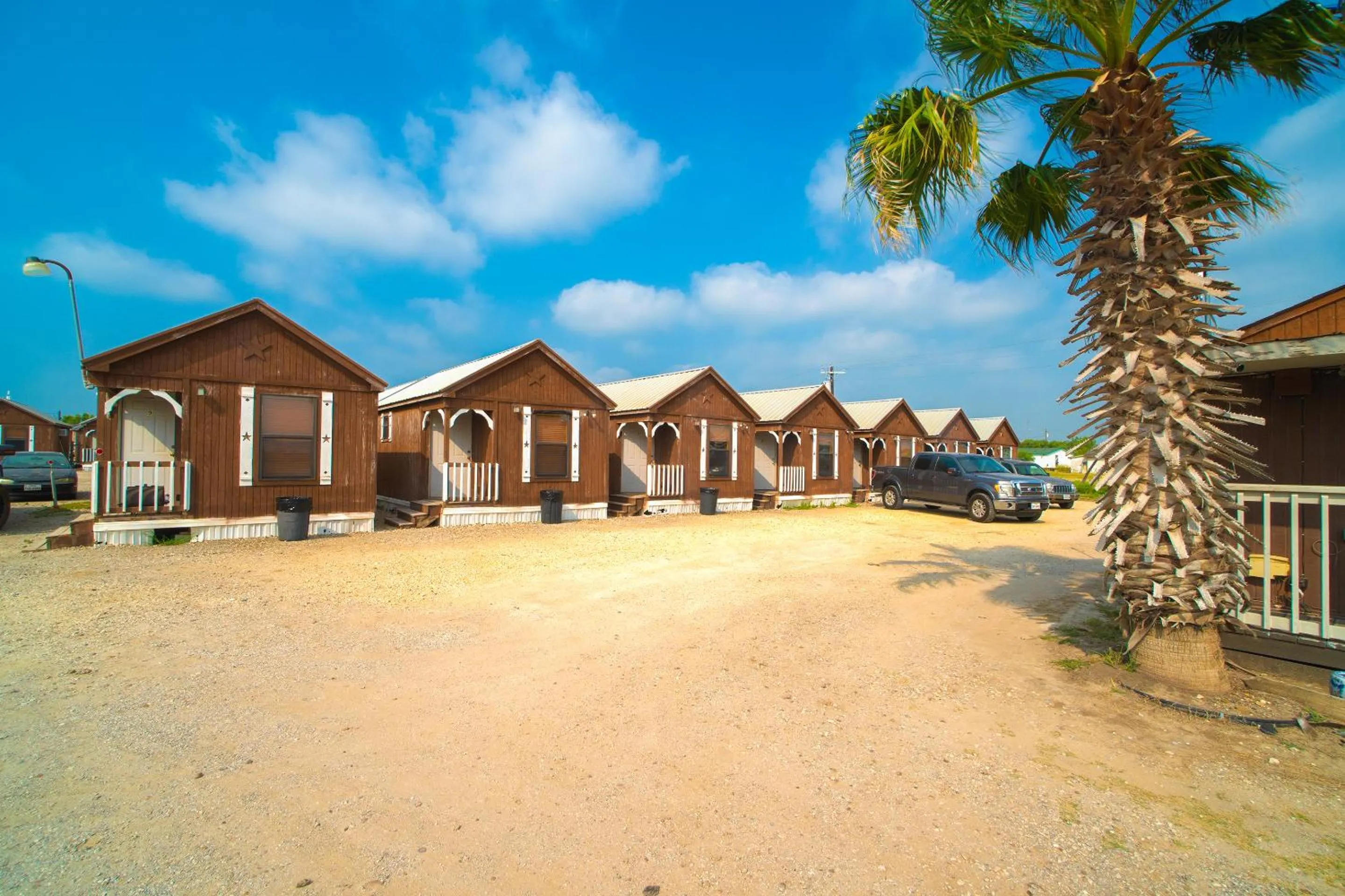 Facade/entrance in Grand Eagle Ford Lodge & RV Park