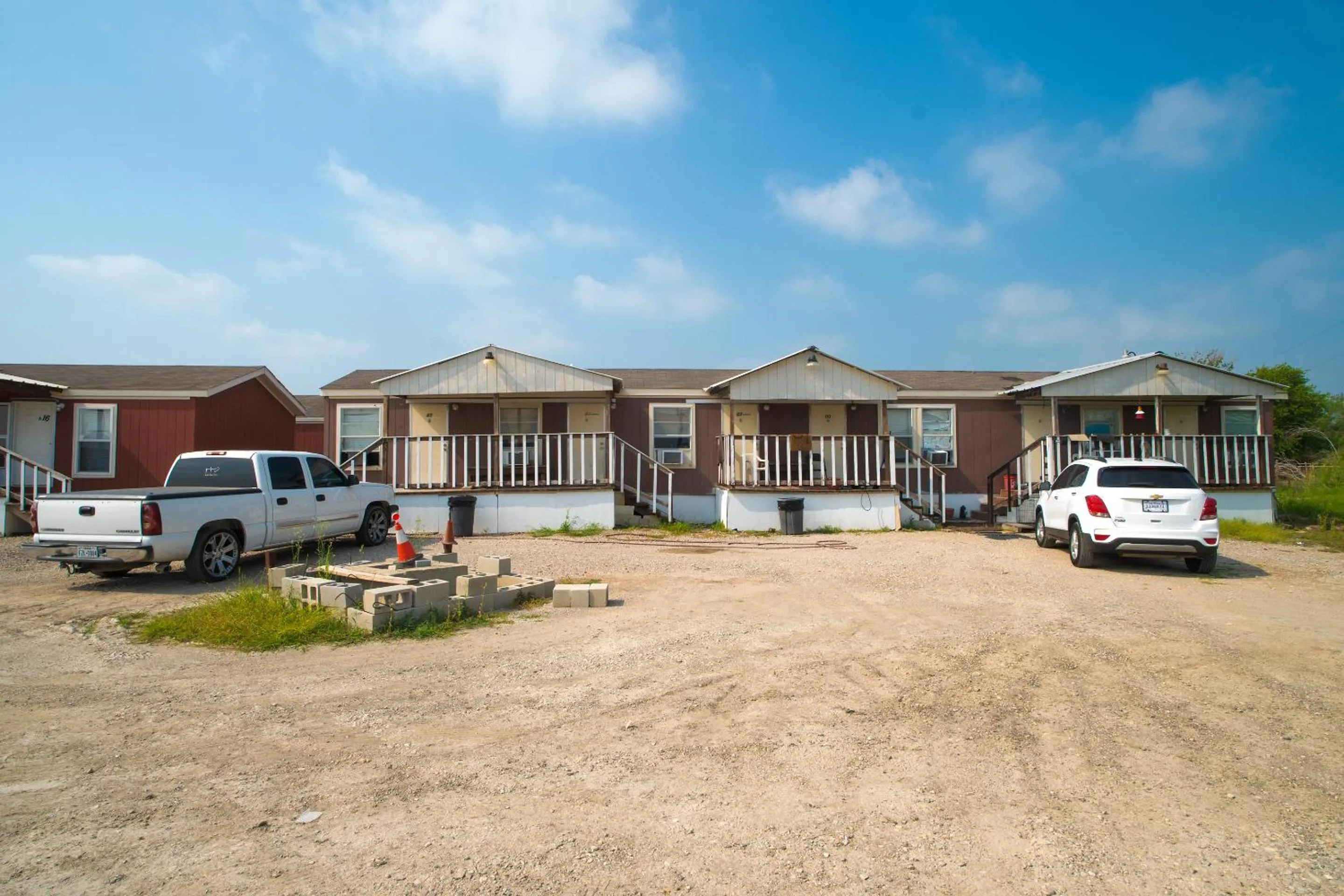 Parking in Grand Eagle Ford Lodge & RV Park