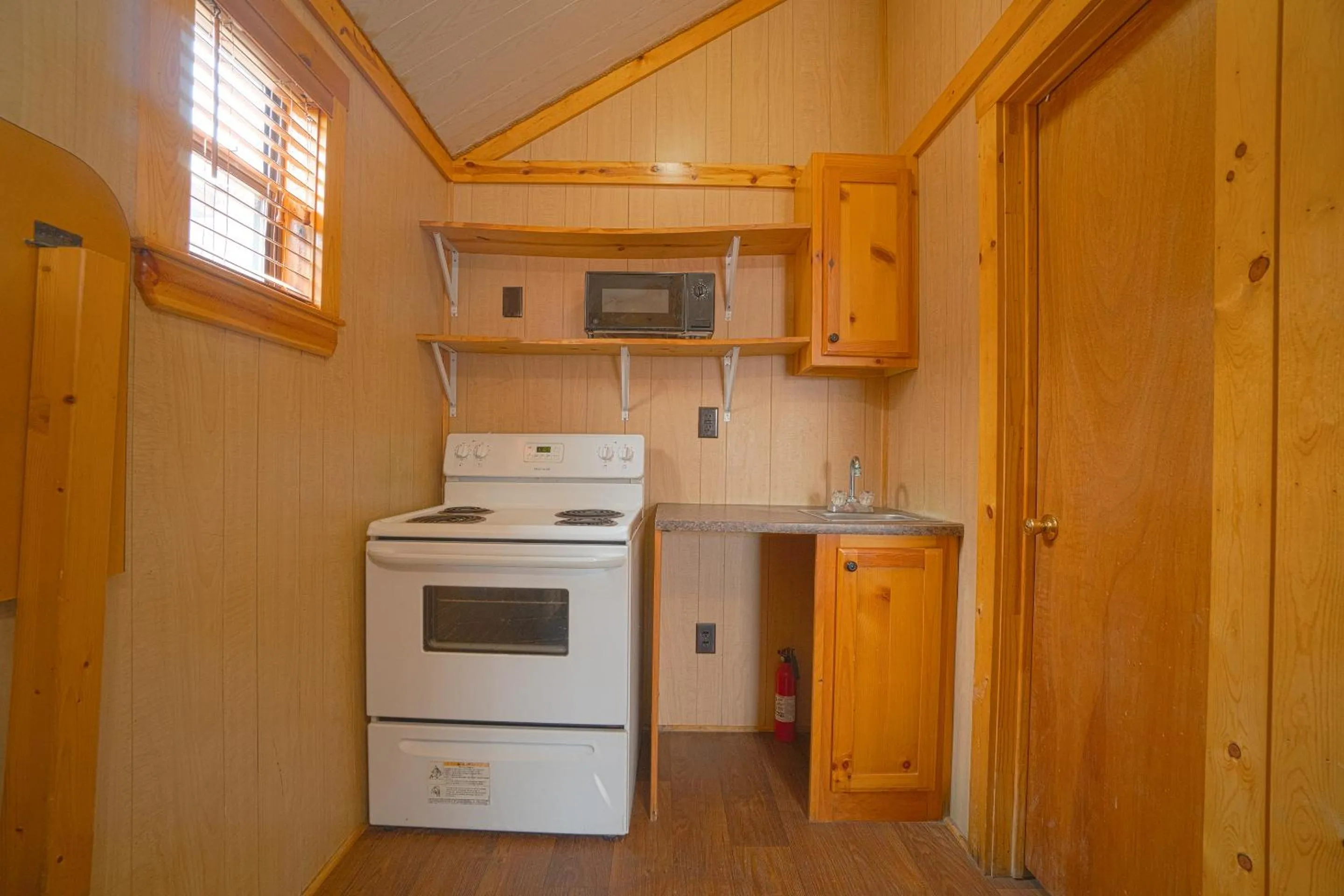 Kitchen or kitchenette in Grand Eagle Ford Lodge & RV Park